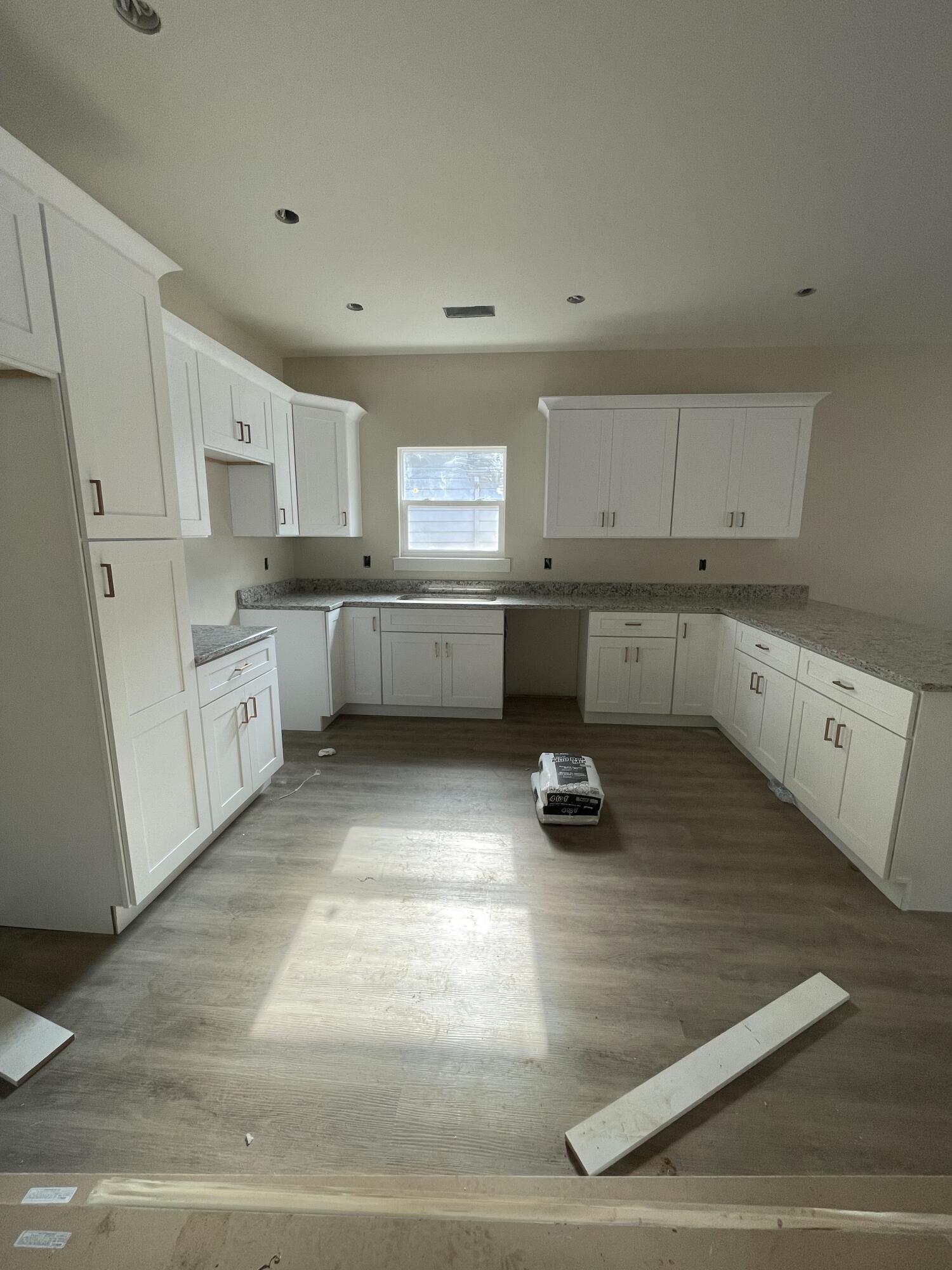 South Pittsburg, Tennessee 37380, United States, 3 Bedrooms Bedrooms, ,2 BathroomsBathrooms,Residential,Contingent,33213