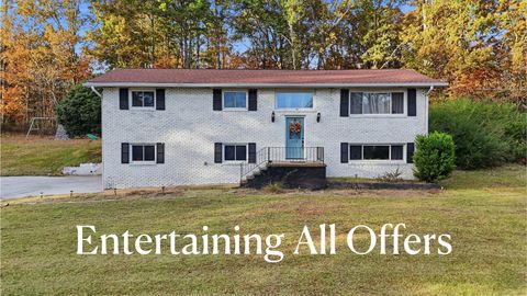 Homes For Sale - 25 Carolyn Lane<br/> Rossville, GA 30741