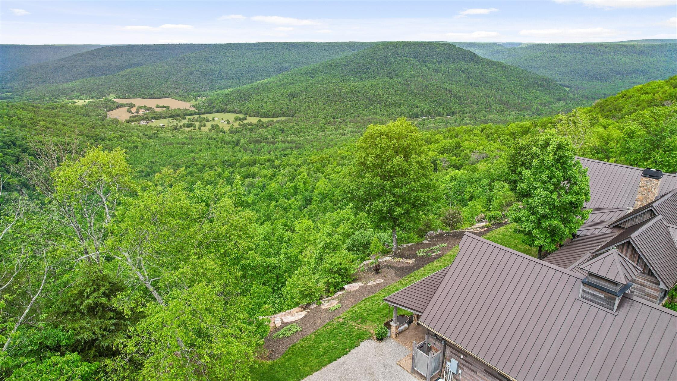 Jasper, Tennessee 37347, United States, 3 Bedrooms Bedrooms, ,4 BathroomsBathrooms,Residential,Active,125926