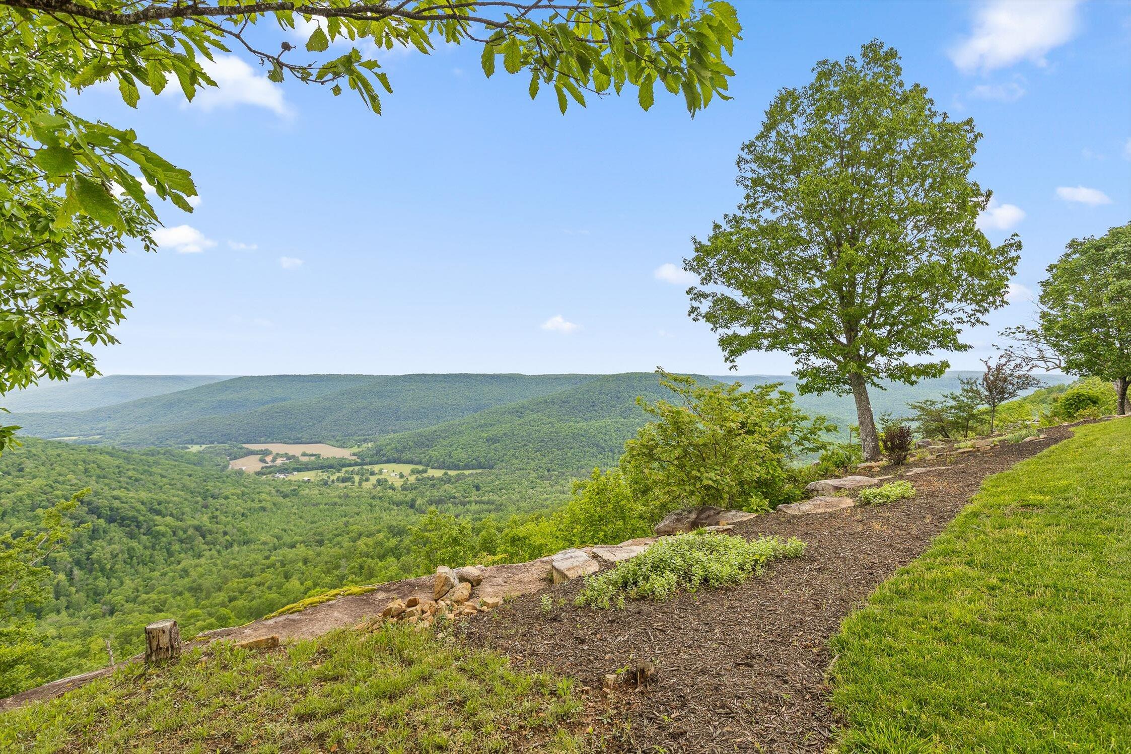 Jasper, Tennessee 37347, United States, 3 Bedrooms Bedrooms, ,4 BathroomsBathrooms,Residential,Active,125926