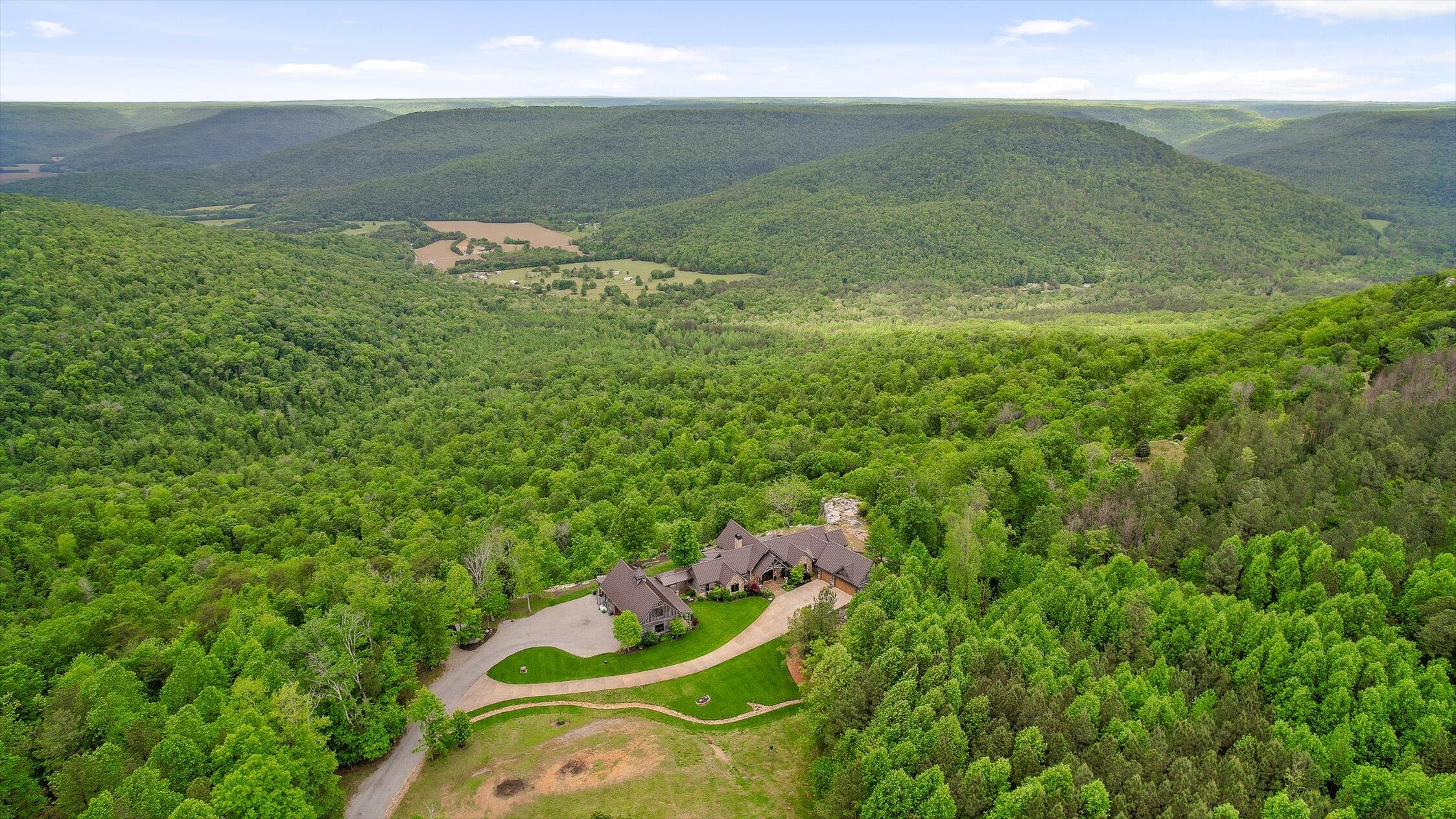 Jasper, Tennessee 37347, United States, 3 Bedrooms Bedrooms, ,4 BathroomsBathrooms,Residential,Active,125926