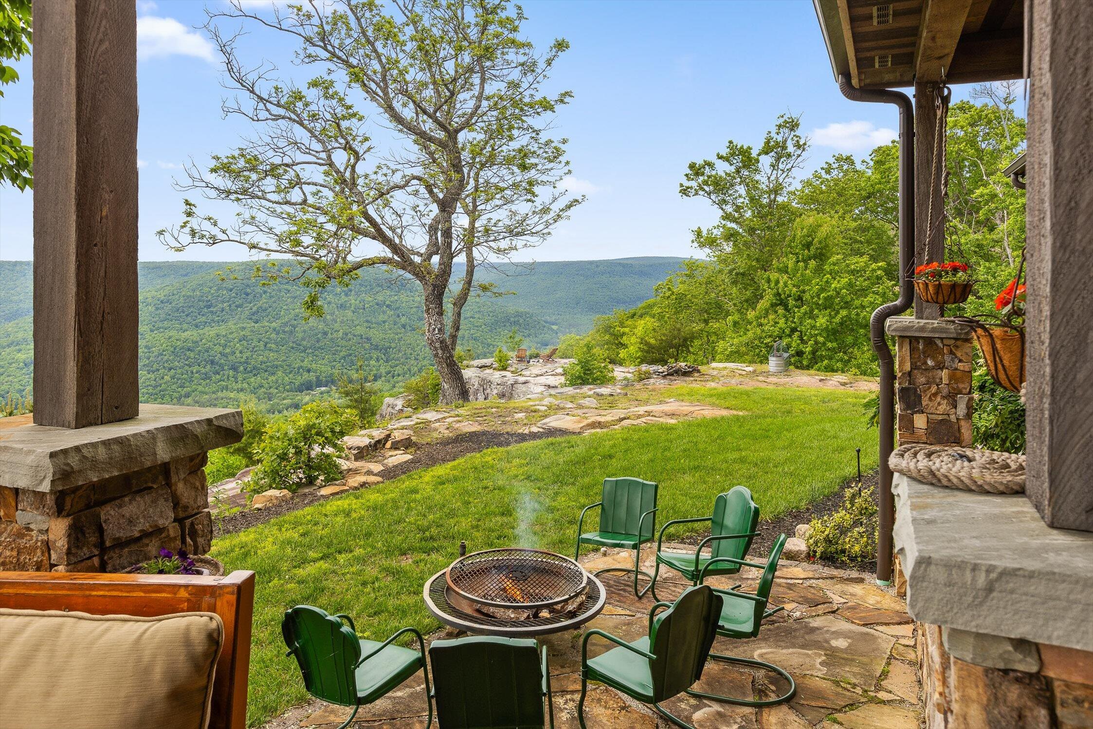 Jasper, Tennessee 37347, United States, 3 Bedrooms Bedrooms, ,4 BathroomsBathrooms,Residential,Active,125926