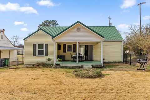 Tiny photo for 1506 Castleberry Avenue, Chattanooga, TN 37412 (MLS # 1529858)