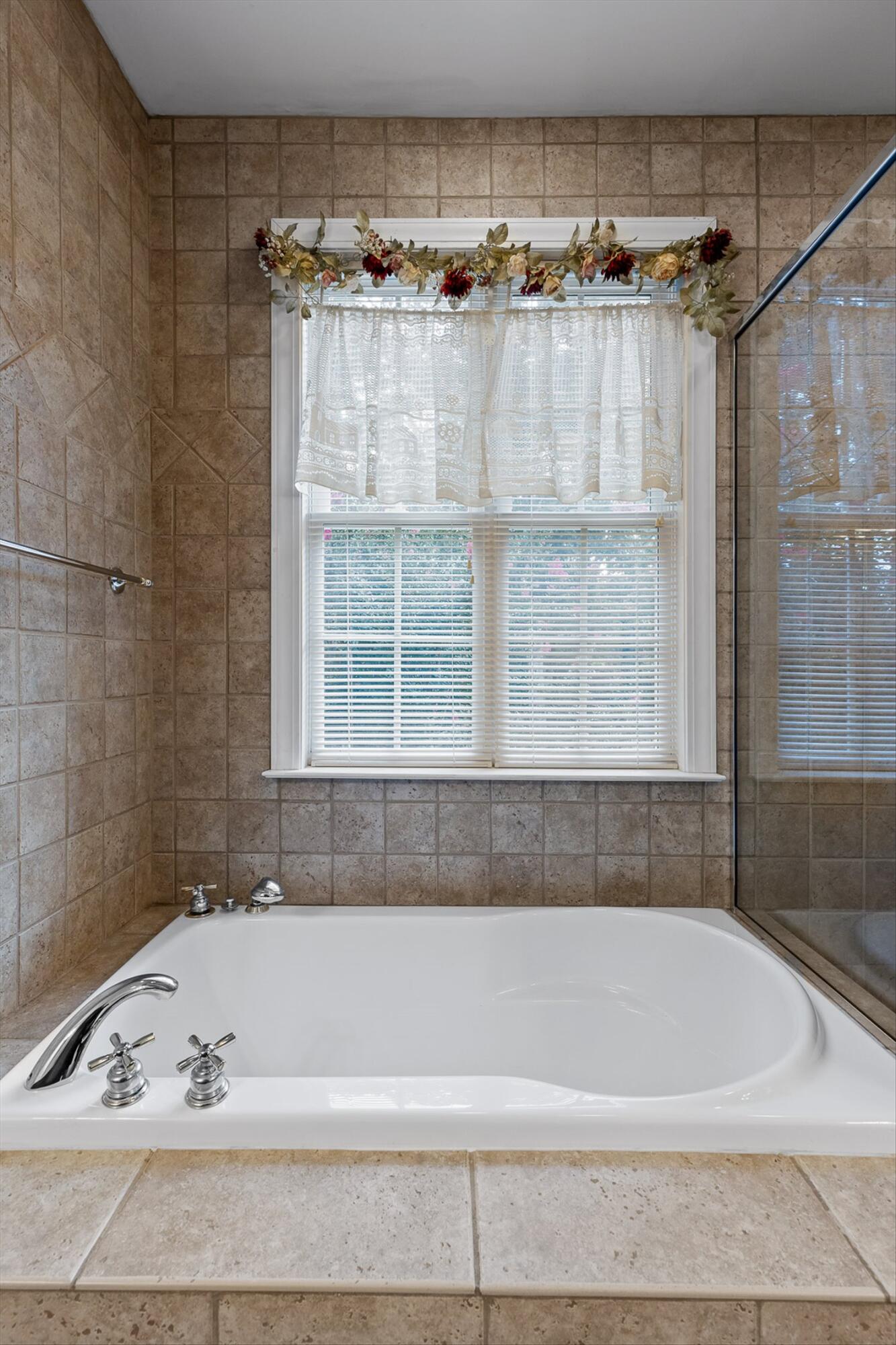 Harrison, Tennessee 37341, United States, 7 Bedrooms Bedrooms, ,7 BathroomsBathrooms,Residential,Active,192259