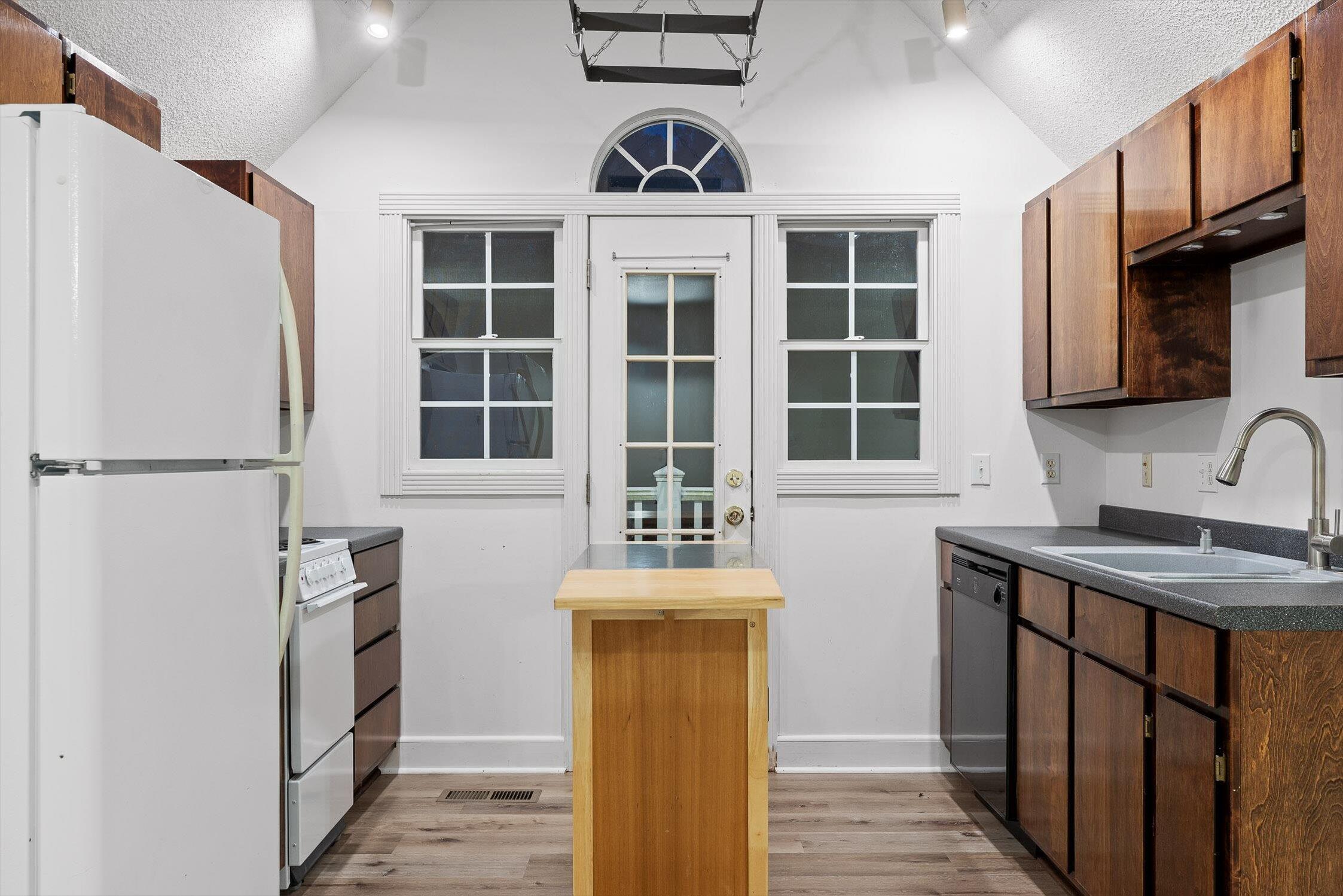 Harrison, Tennessee 37341, United States, 7 Bedrooms Bedrooms, ,7 BathroomsBathrooms,Residential,Active,192259