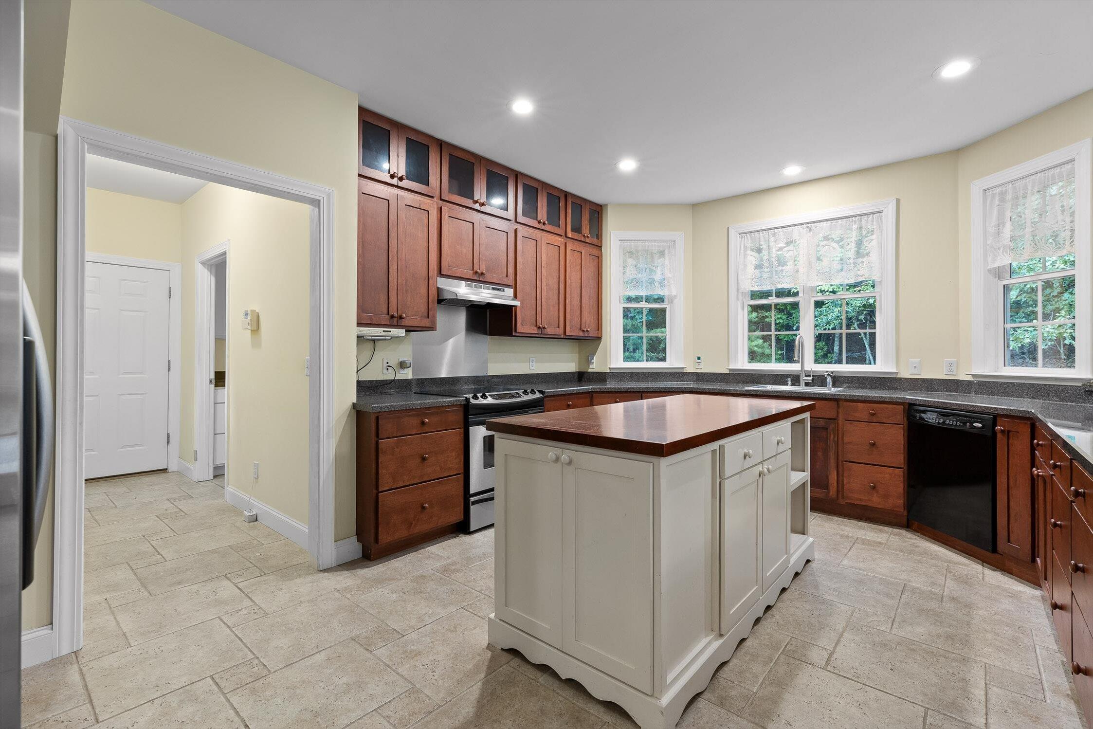 Harrison, Tennessee 37341, United States, 7 Bedrooms Bedrooms, ,7 BathroomsBathrooms,Residential,Active,192259