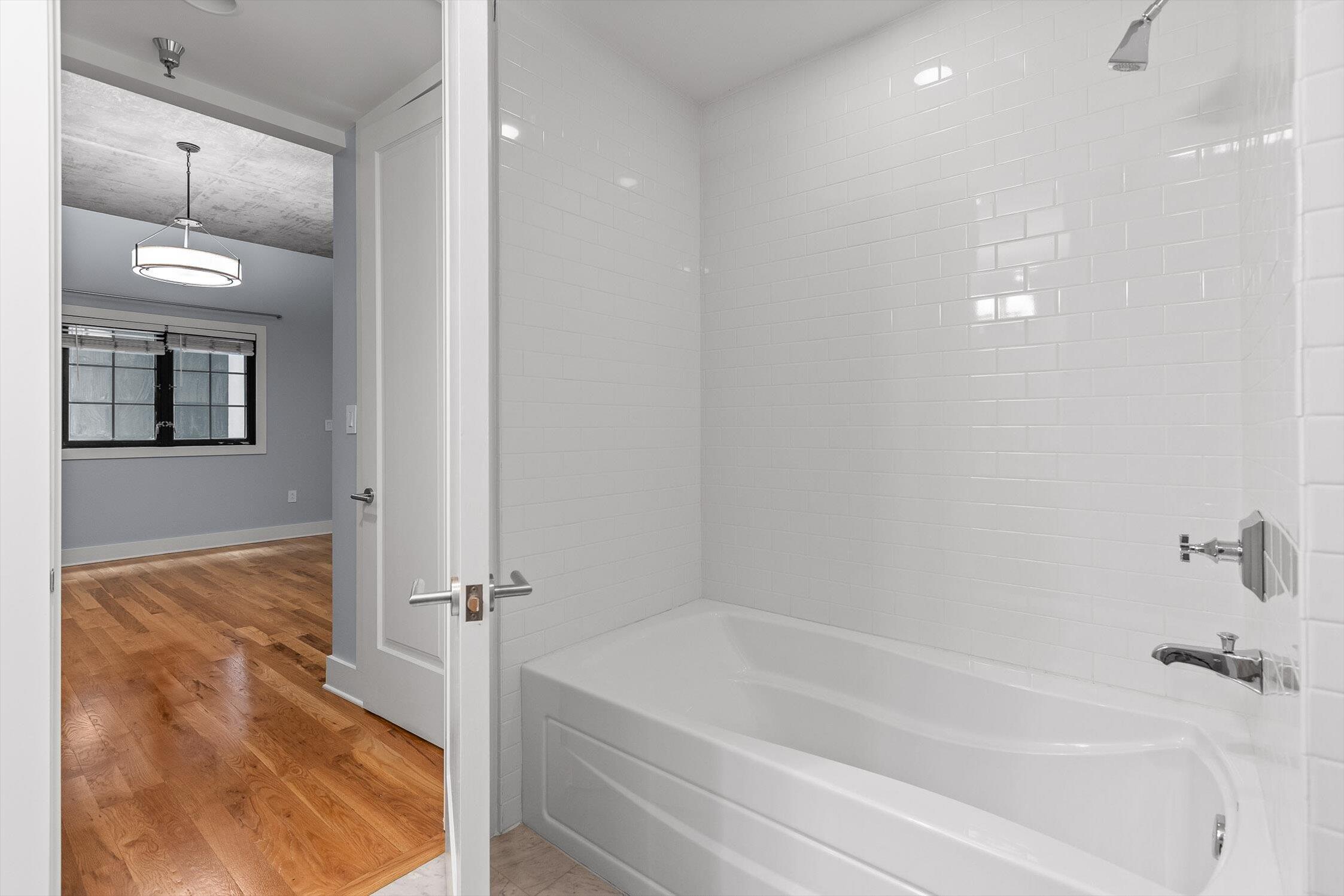 Chattanooga, Tennessee 37405, United States, 2 Bedrooms Bedrooms, ,3 BathroomsBathrooms,Residential,Active,170059