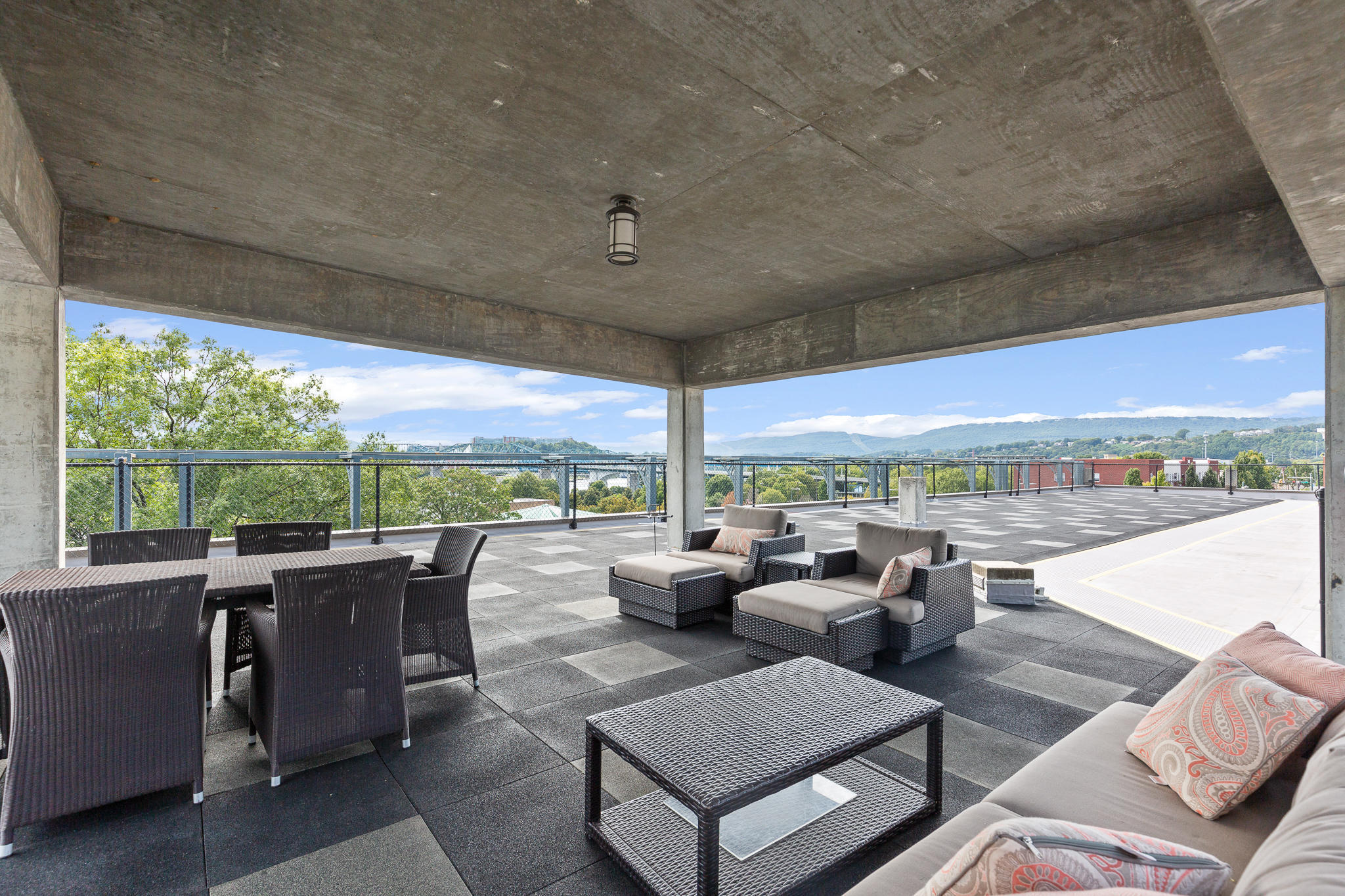 Chattanooga, Tennessee 37405, United States, 2 Bedrooms Bedrooms, ,3 BathroomsBathrooms,Residential,Active,170059