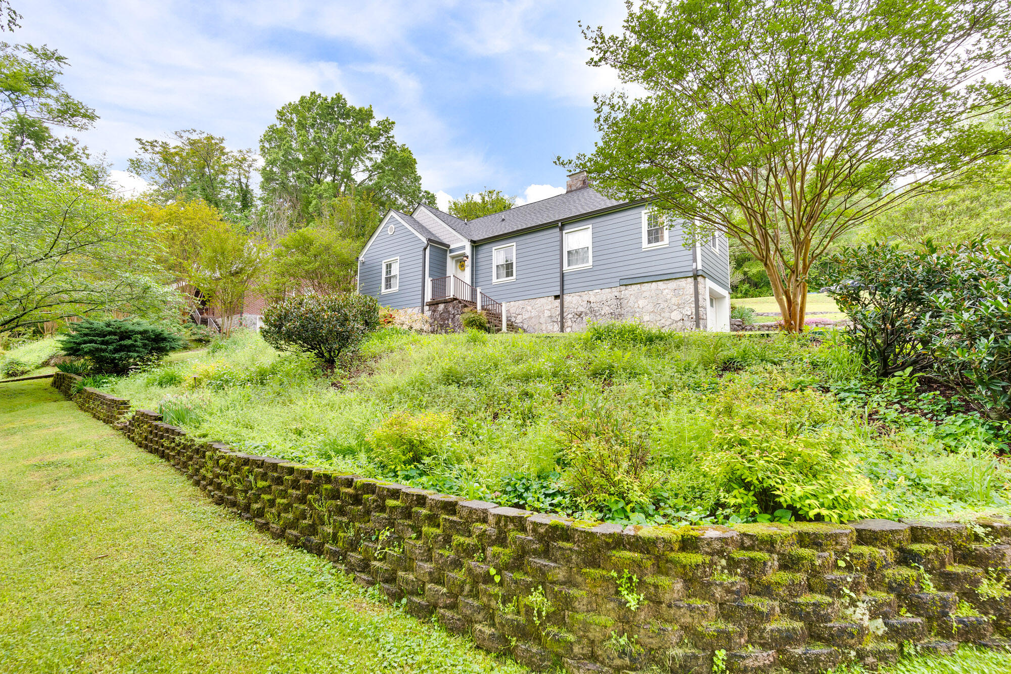 221 N Seminole Drive, Chattanooga, Tennessee image 2