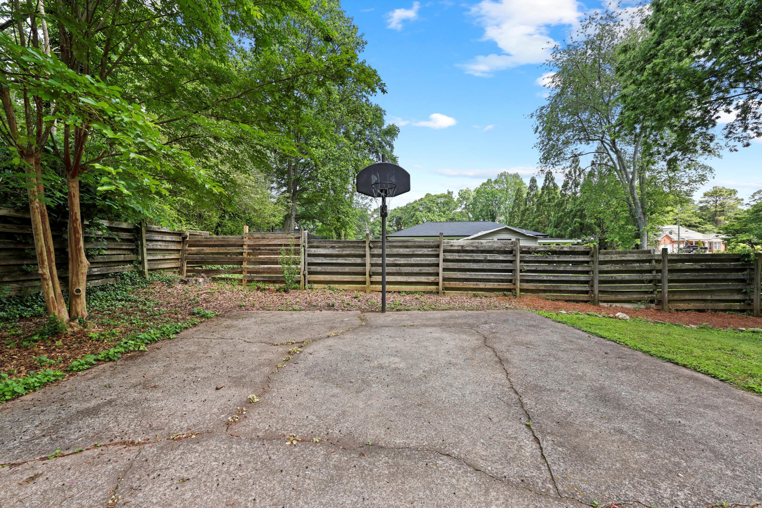 902 Linden Drive, Dalton, Georgia image 4
