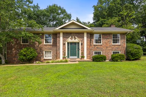 Homes For Sale - 6719 Moss Lake Drive<br/> Hixson, TN 37343