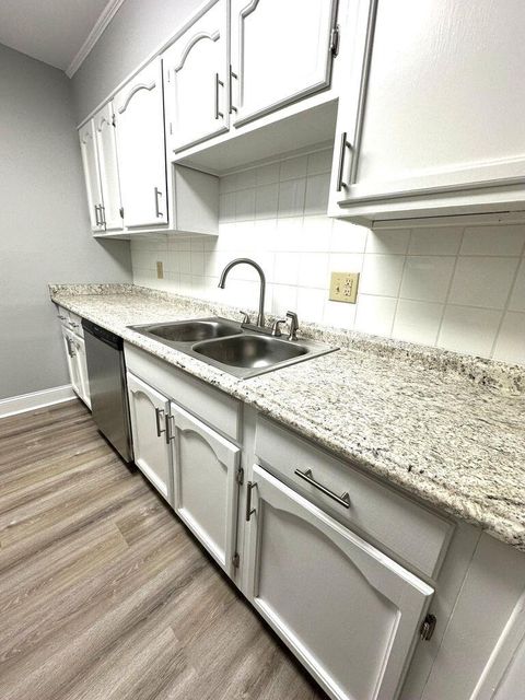 Tiny photo for 900 Mountain Creek Road, Chattanooga, TN 37405 (MLS # 1525576)