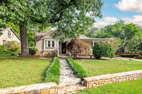 Photo of 779 James Boulevard, Signal Mountain, TN 37377 (MLS # 1517844)