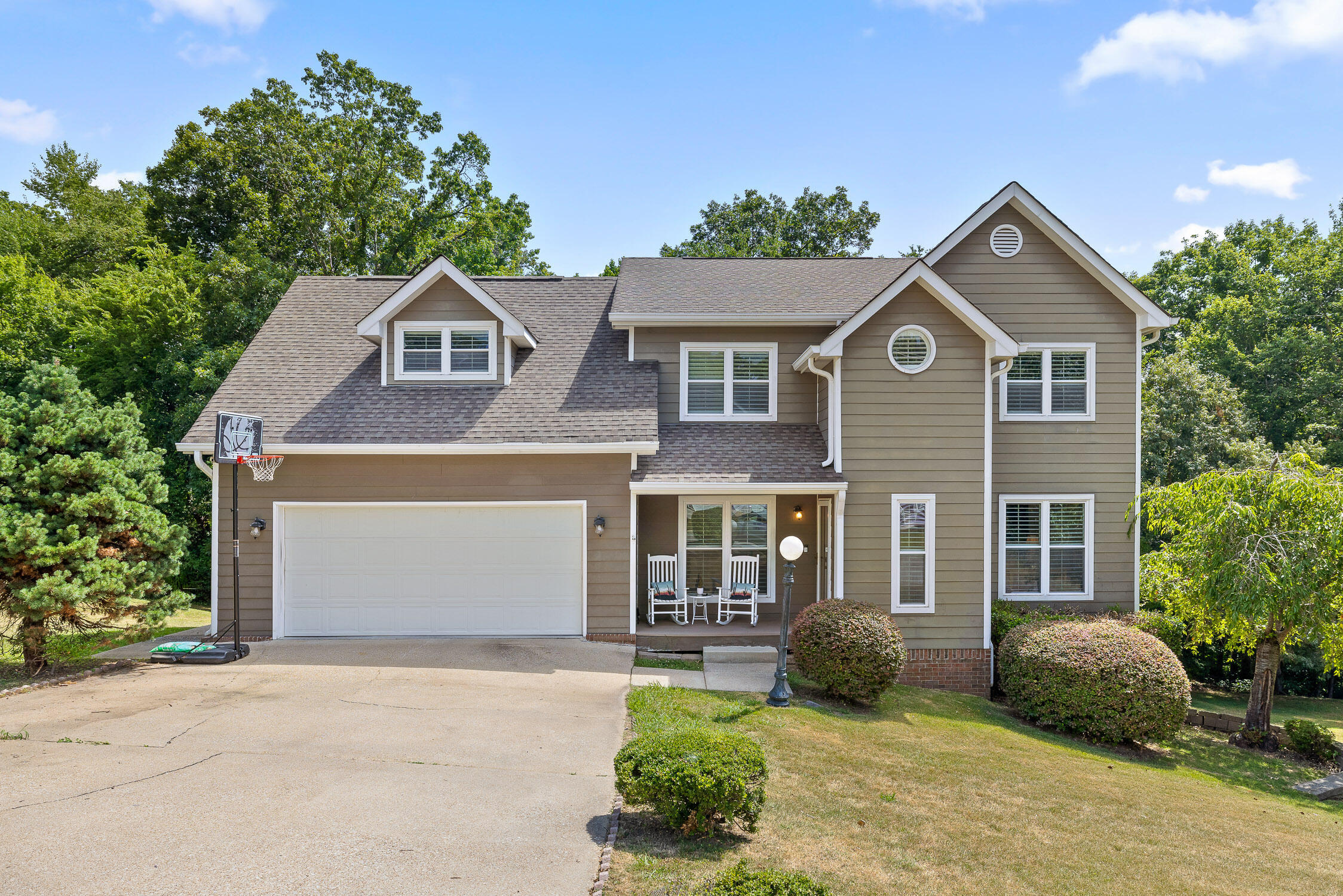 8014 Woodstone Drive, Hixson, Tennessee image 1