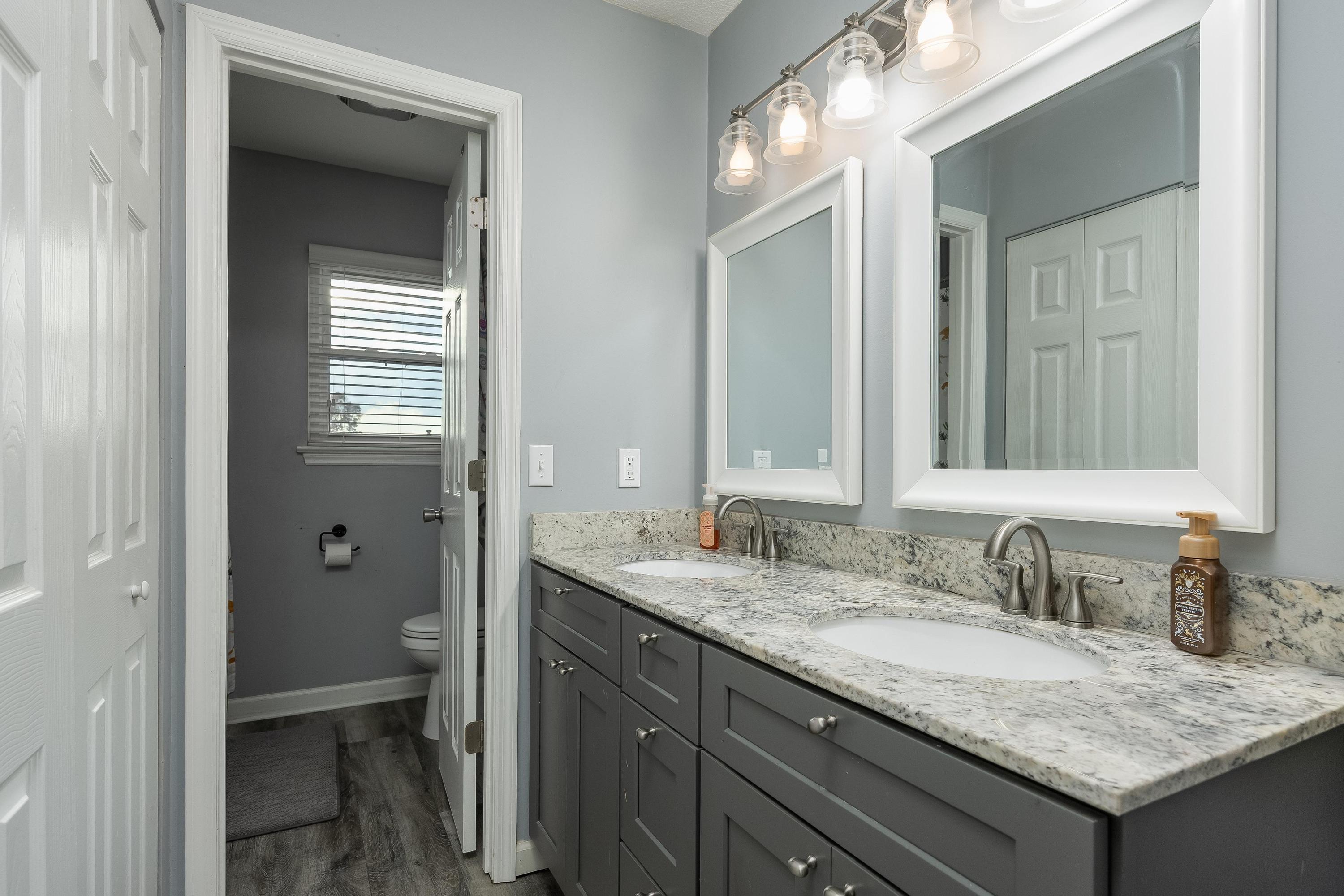 Chattanooga, Tennessee 37421, United States, 4 Bedrooms Bedrooms, ,3 BathroomsBathrooms,Residential,Contingent,40385