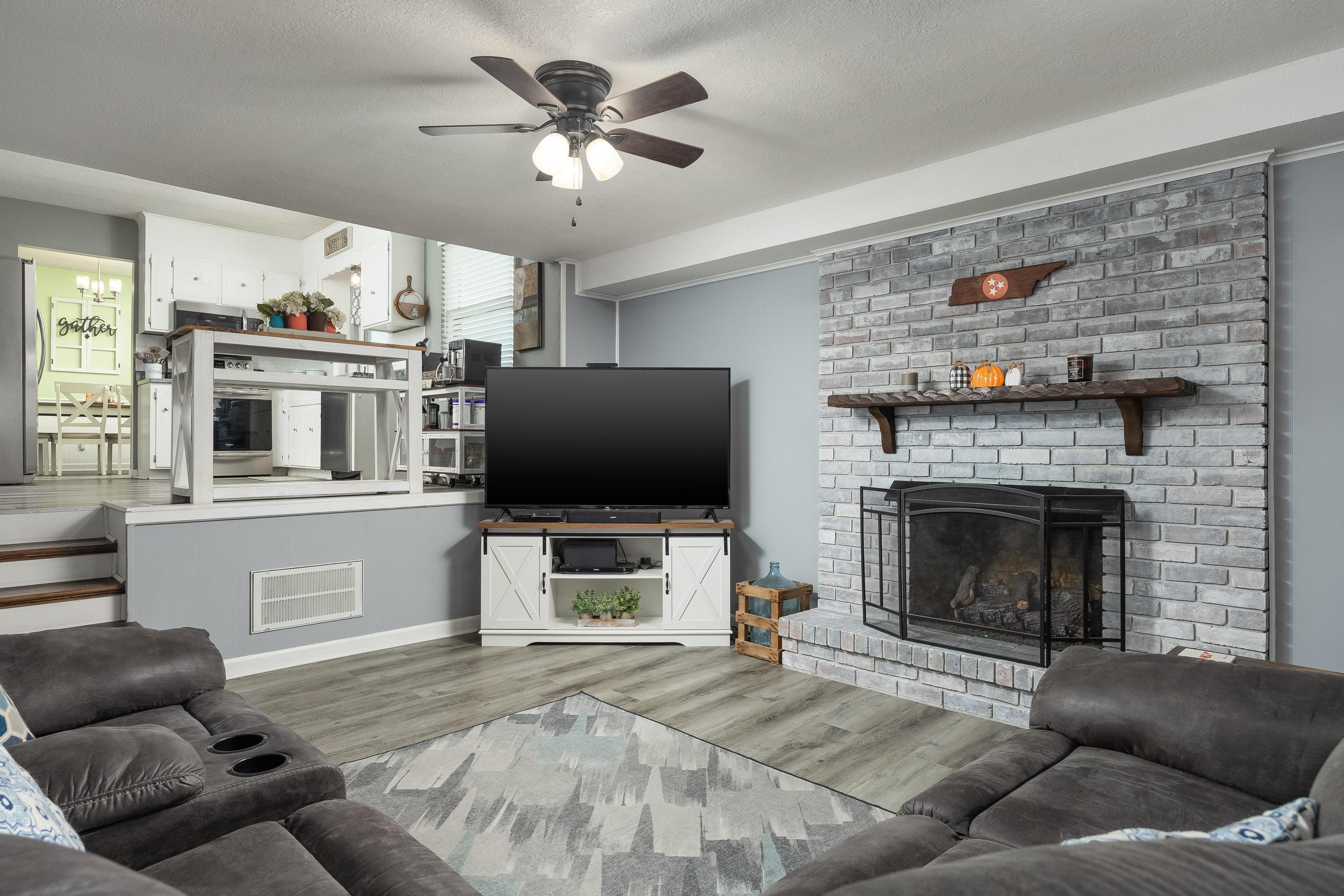 Chattanooga, Tennessee 37421, United States, 4 Bedrooms Bedrooms, ,3 BathroomsBathrooms,Residential,Contingent,40385