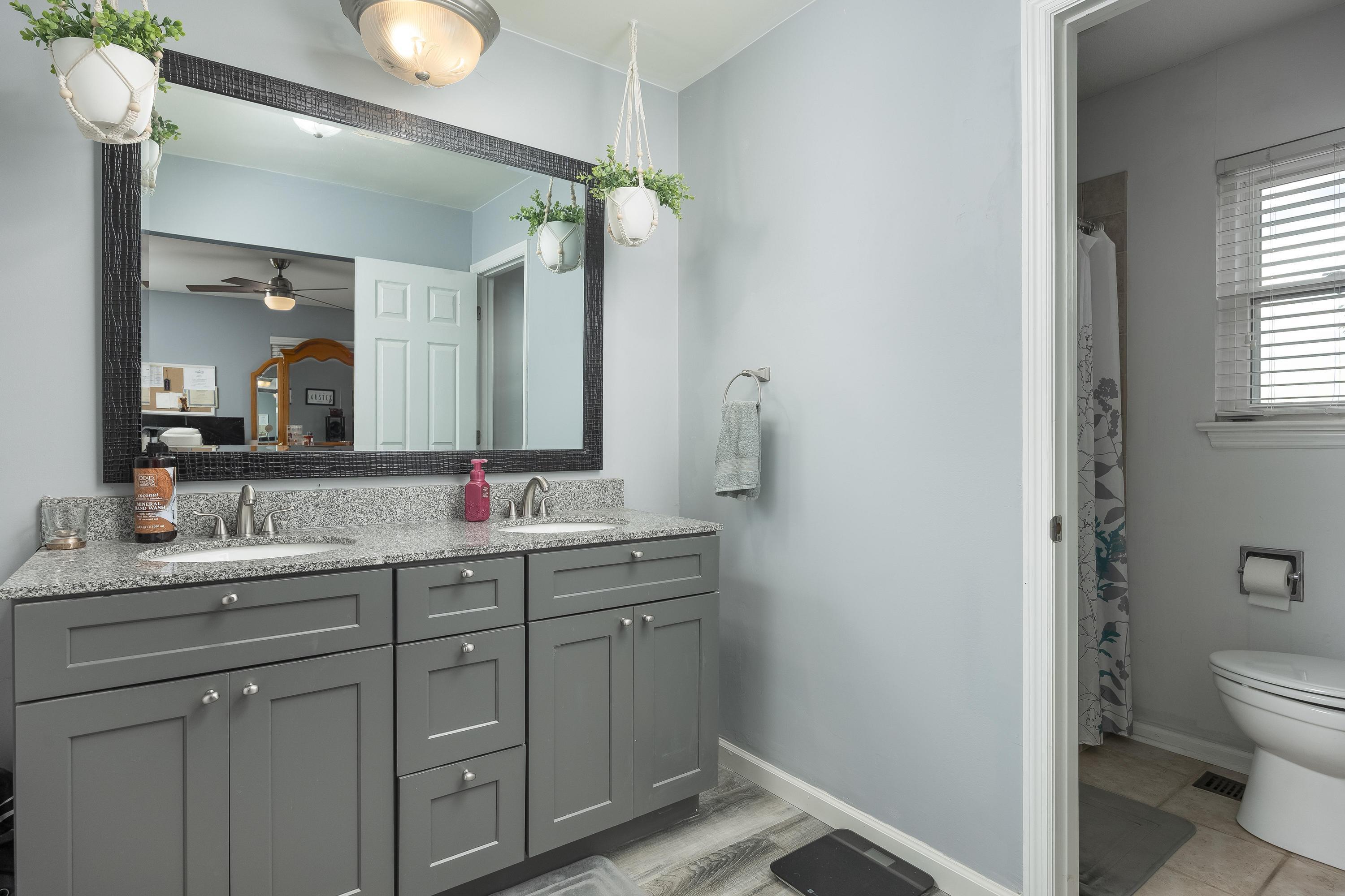 Chattanooga, Tennessee 37421, United States, 4 Bedrooms Bedrooms, ,3 BathroomsBathrooms,Residential,Contingent,40385