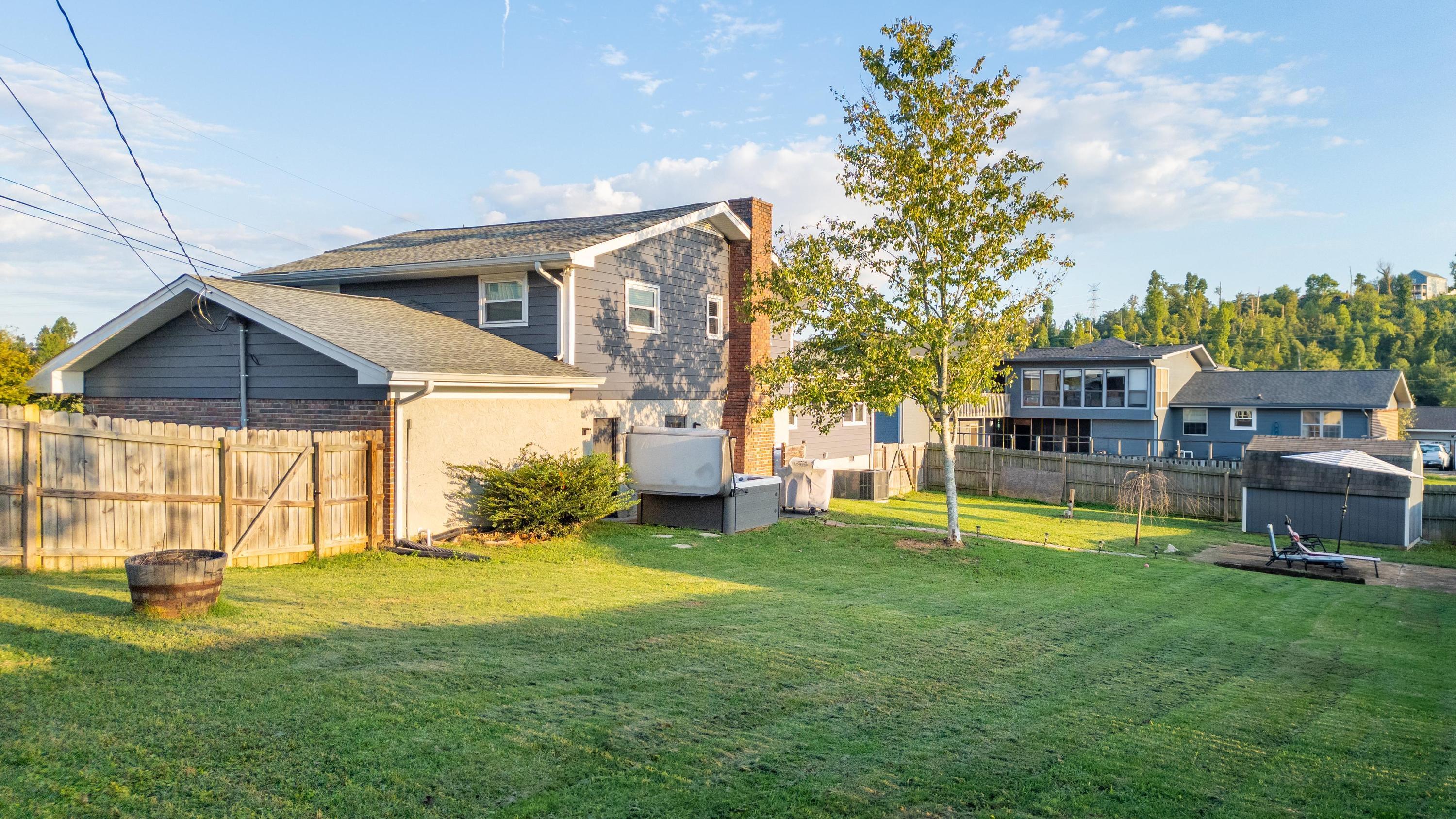 Chattanooga, Tennessee 37421, United States, 4 Bedrooms Bedrooms, ,3 BathroomsBathrooms,Residential,Contingent,40385