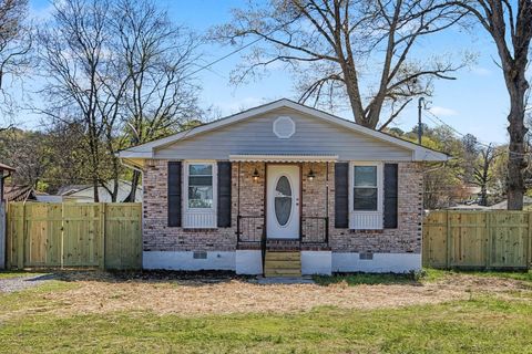 Photo of 1334 Crawford Street, Chattanooga, TN 37421 (MLS # 1531131)