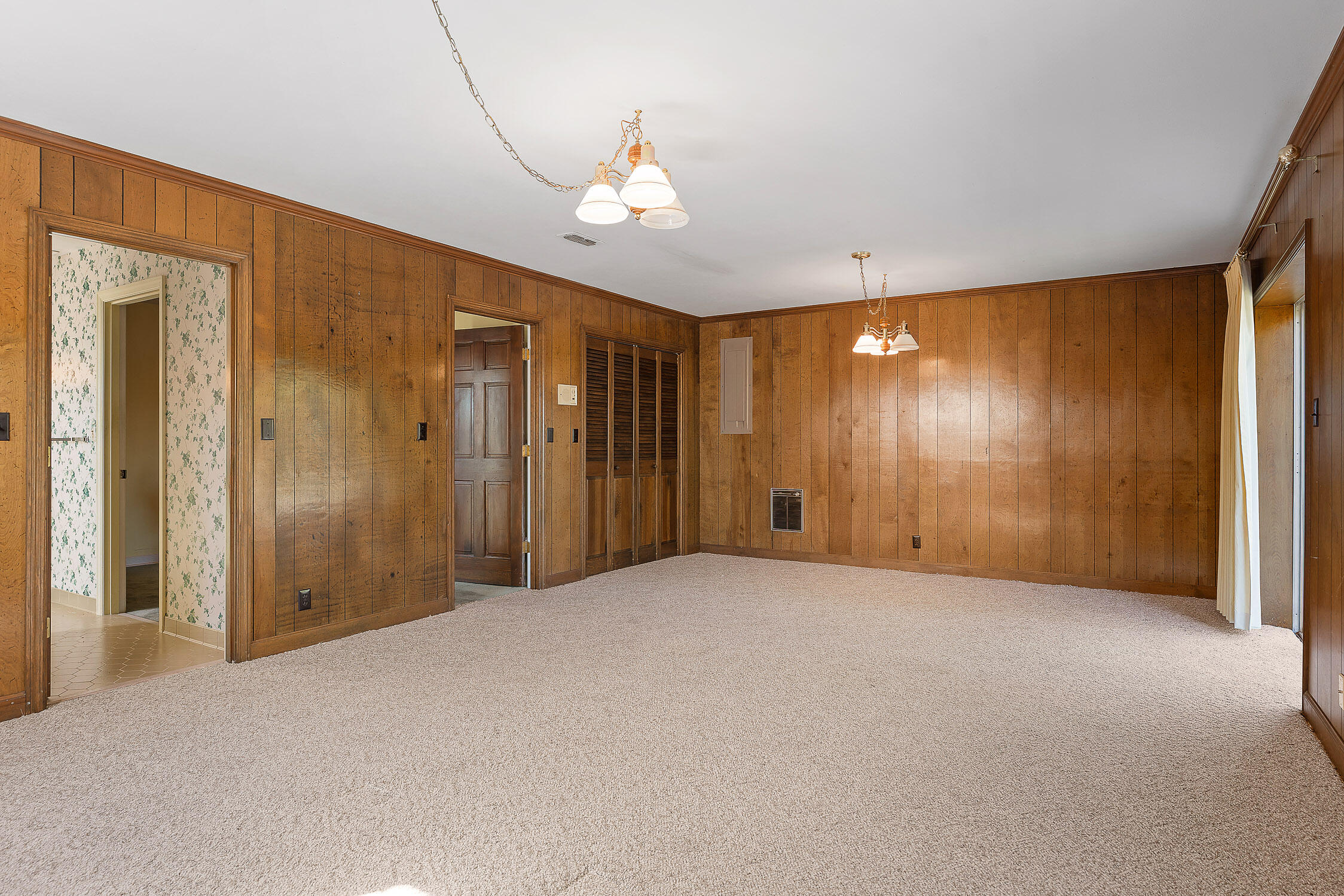 Chattanooga, Tennessee 37421, United States, 6 Bedrooms Bedrooms, ,3 BathroomsBathrooms,Residential,Contingent,37040