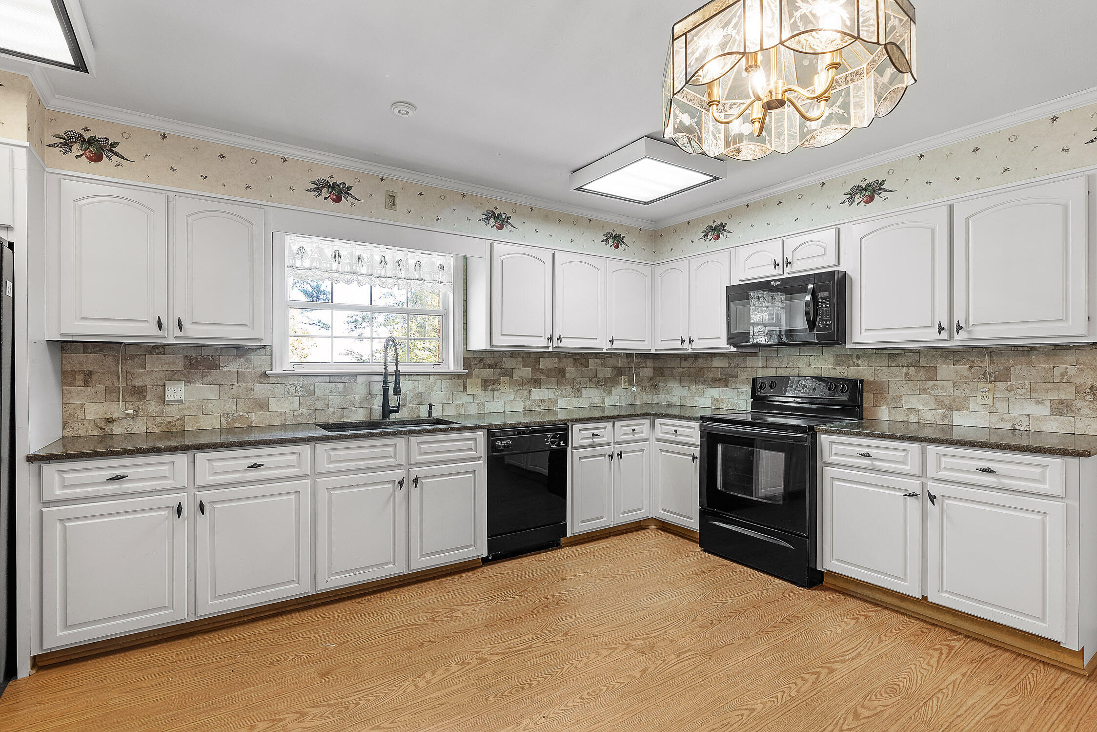 Chattanooga, Tennessee 37421, United States, 6 Bedrooms Bedrooms, ,3 BathroomsBathrooms,Residential,Contingent,37040