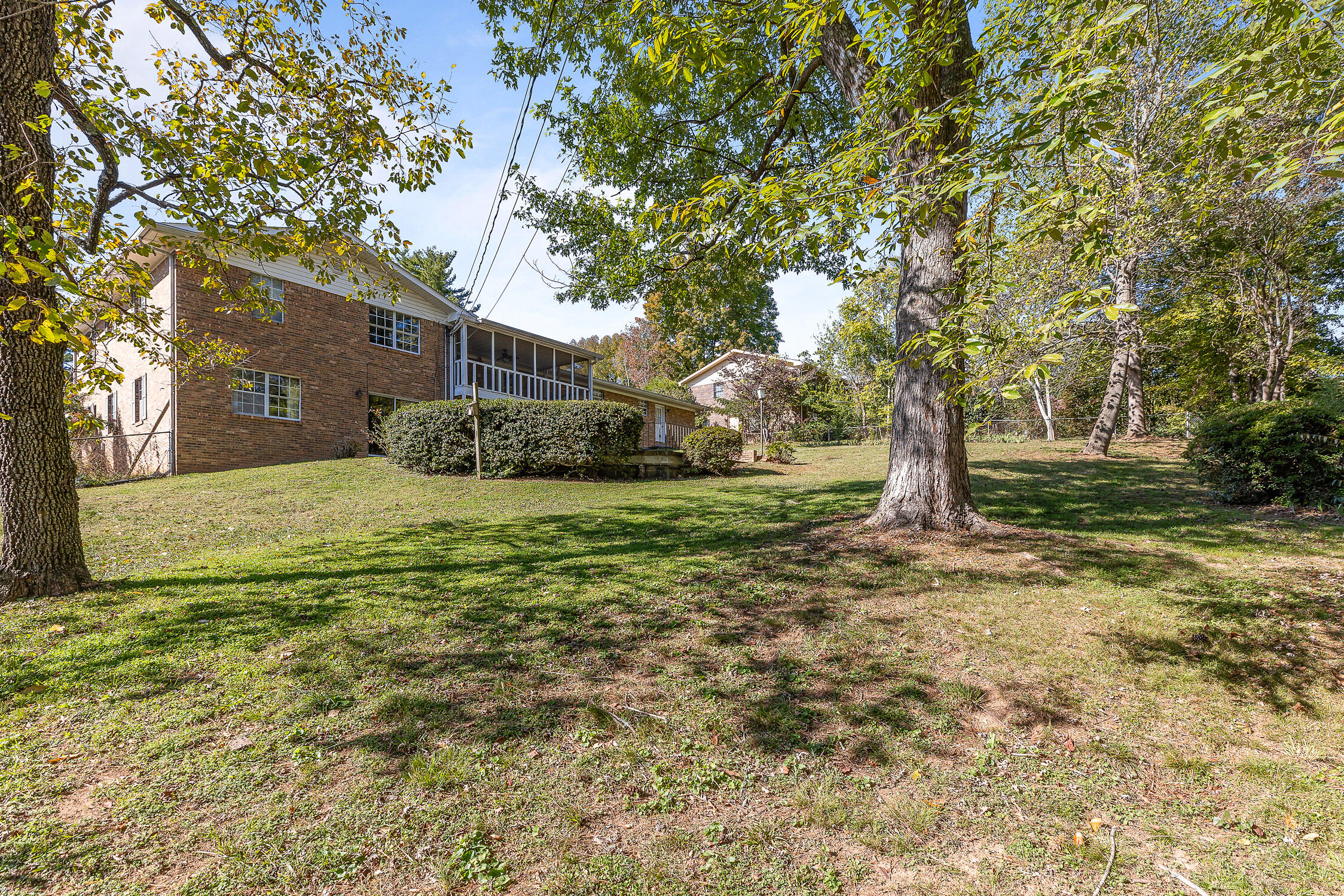 Chattanooga, Tennessee 37421, United States, 6 Bedrooms Bedrooms, ,3 BathroomsBathrooms,Residential,Contingent,37040