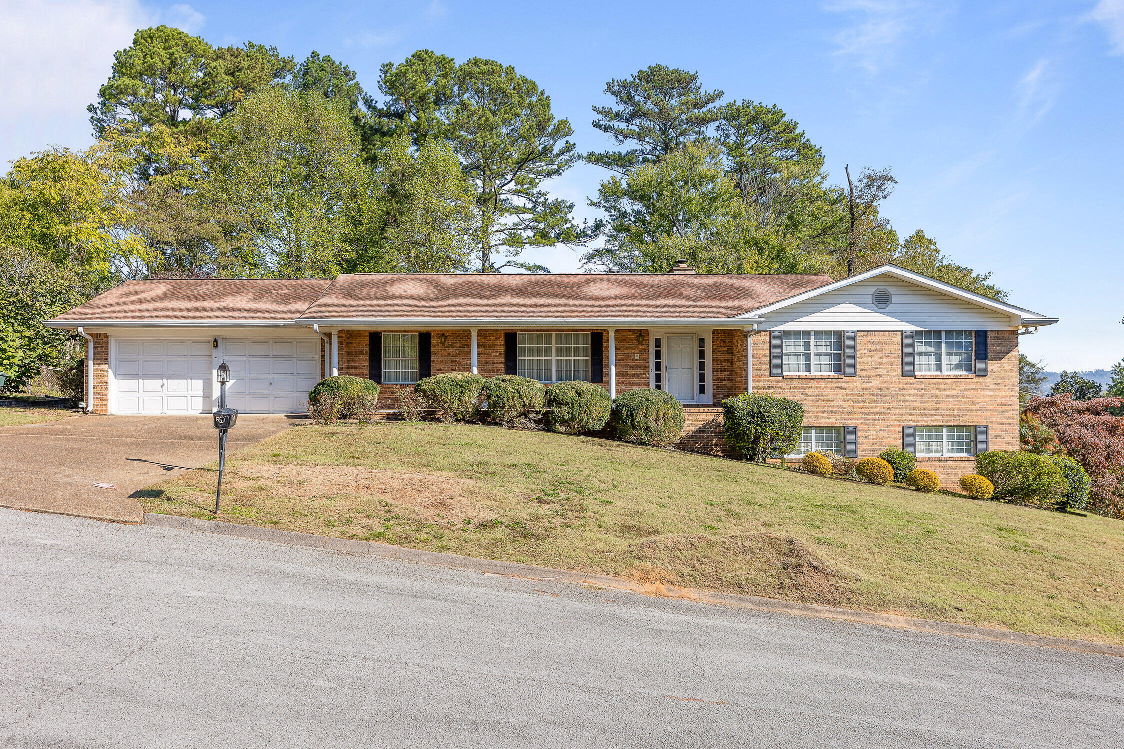 Chattanooga, Tennessee 37421, United States, 6 Bedrooms Bedrooms, ,3 BathroomsBathrooms,Residential,Contingent,37040