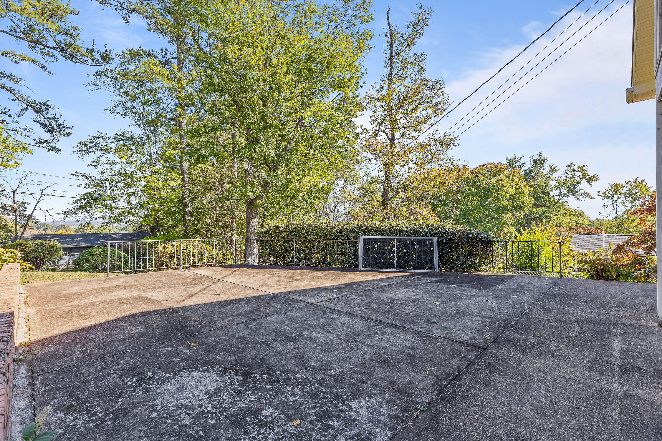 Chattanooga, Tennessee 37421, United States, 6 Bedrooms Bedrooms, ,3 BathroomsBathrooms,Residential,Contingent,37040