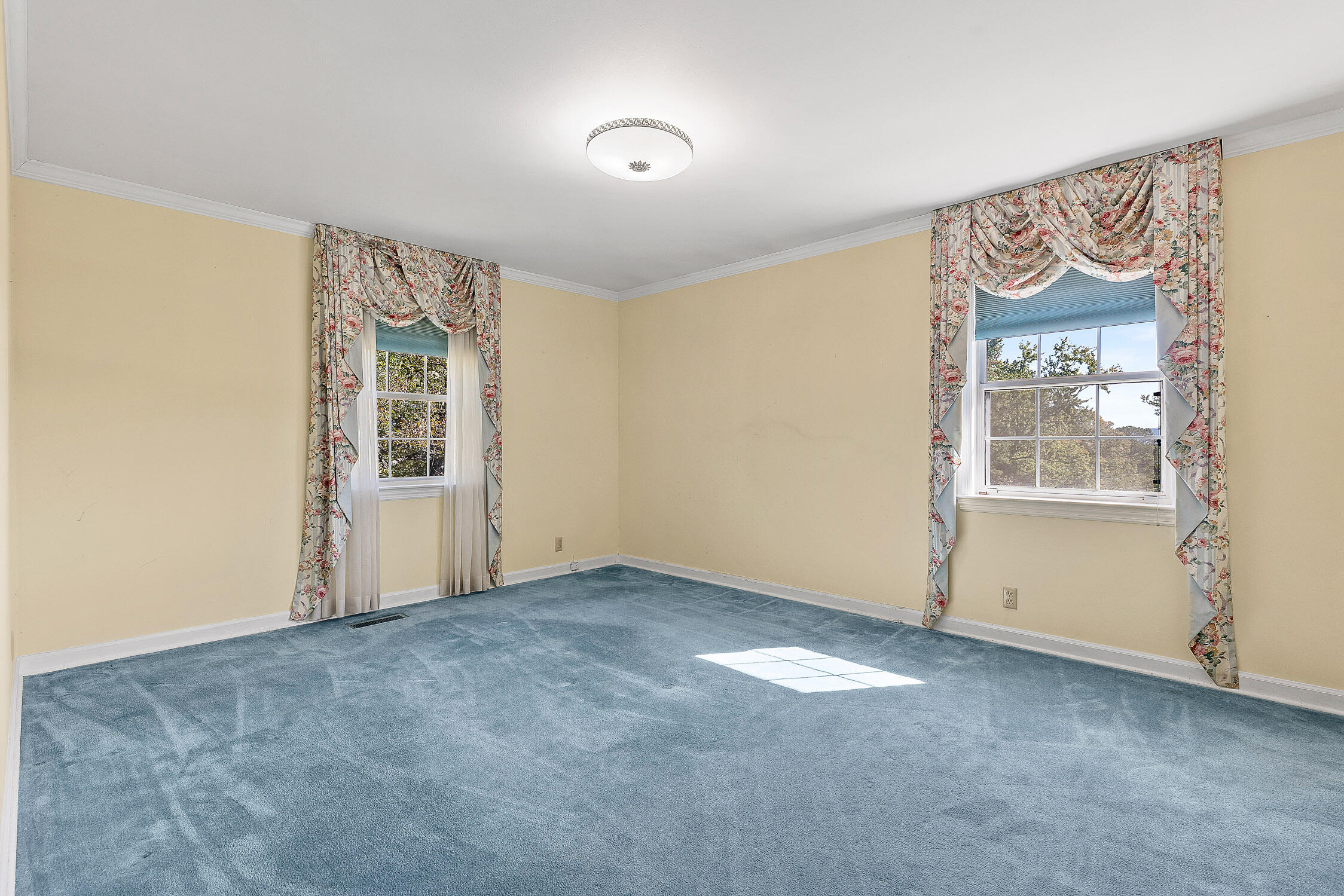 Chattanooga, Tennessee 37421, United States, 6 Bedrooms Bedrooms, ,3 BathroomsBathrooms,Residential,Contingent,37040