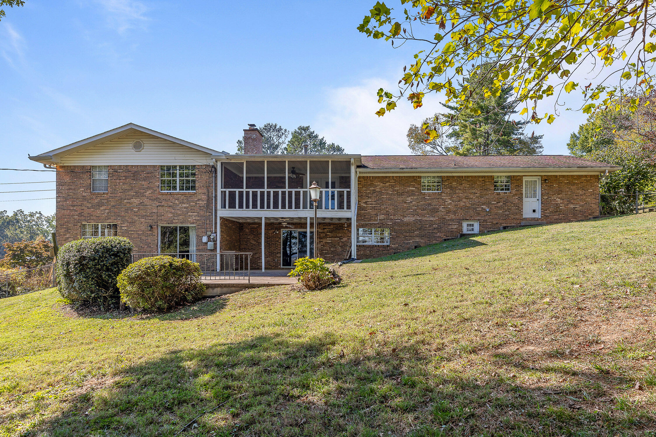 Chattanooga, Tennessee 37421, United States, 6 Bedrooms Bedrooms, ,3 BathroomsBathrooms,Residential,Contingent,37040