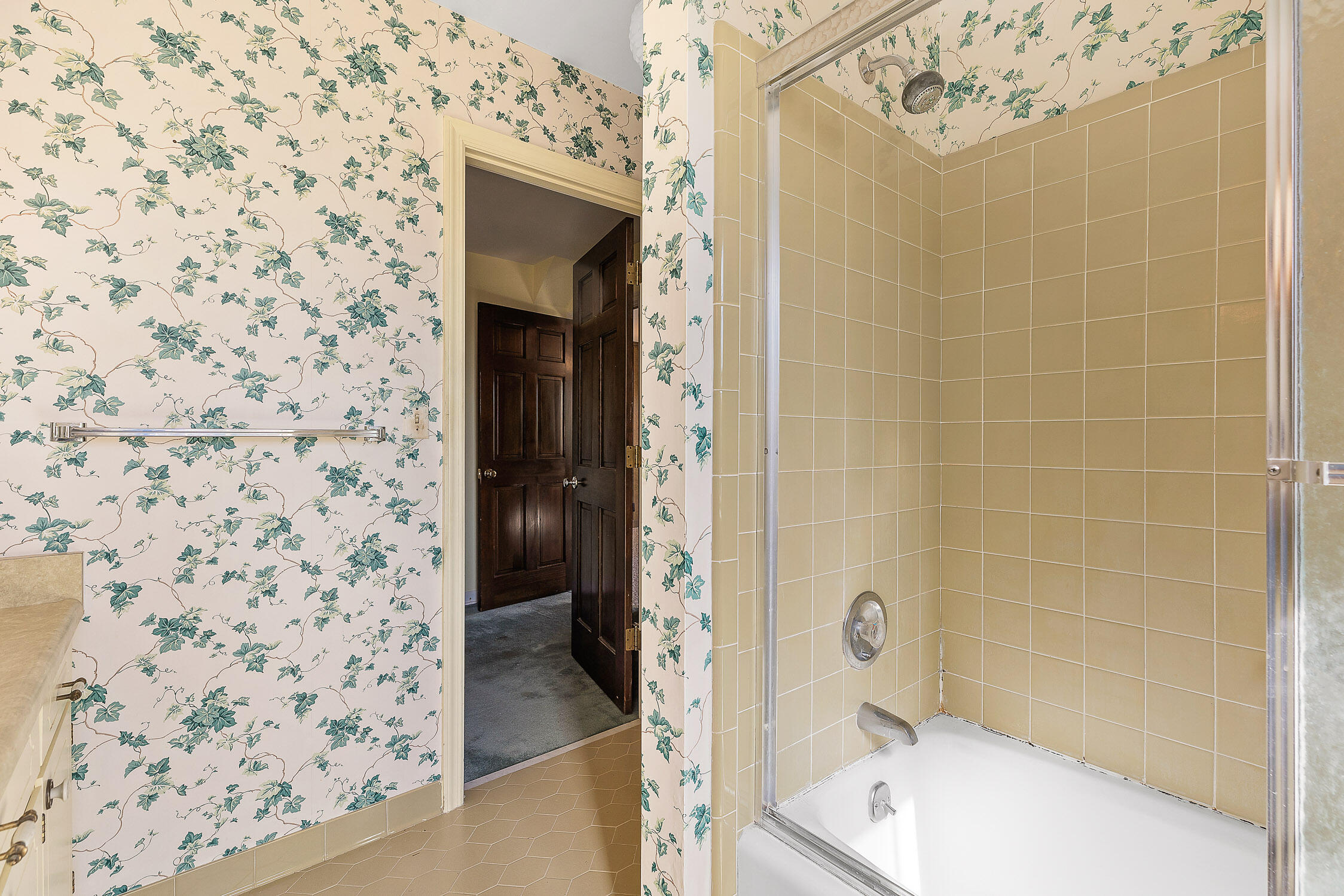 Chattanooga, Tennessee 37421, United States, 6 Bedrooms Bedrooms, ,3 BathroomsBathrooms,Residential,Contingent,37040