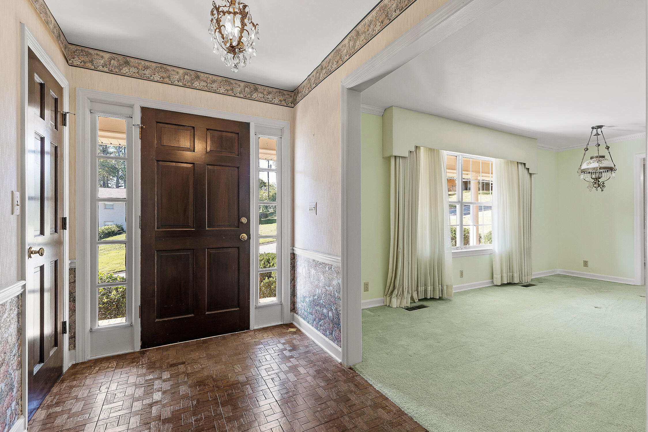 Chattanooga, Tennessee 37421, United States, 6 Bedrooms Bedrooms, ,3 BathroomsBathrooms,Residential,Contingent,37040