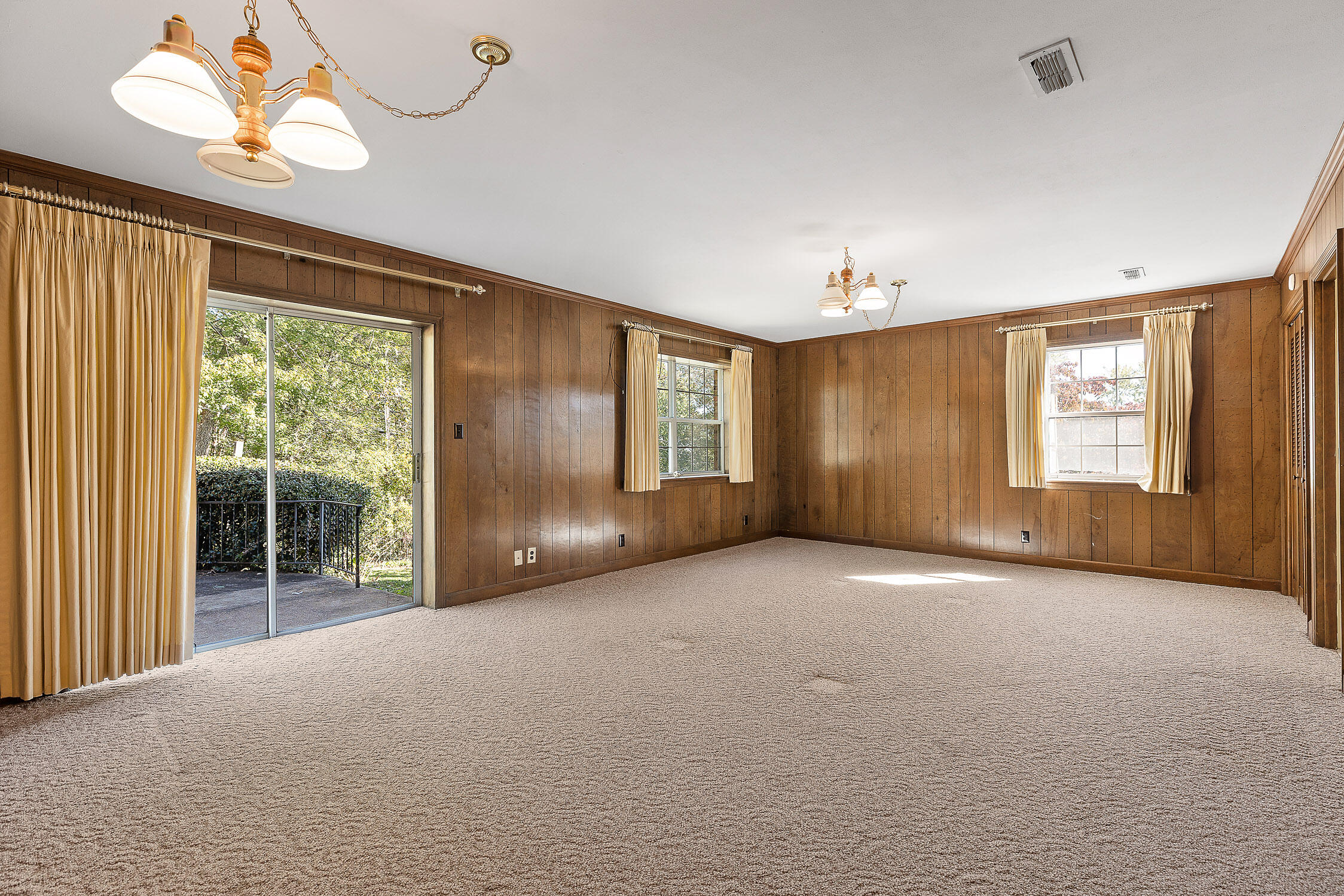 Chattanooga, Tennessee 37421, United States, 6 Bedrooms Bedrooms, ,3 BathroomsBathrooms,Residential,Contingent,37040