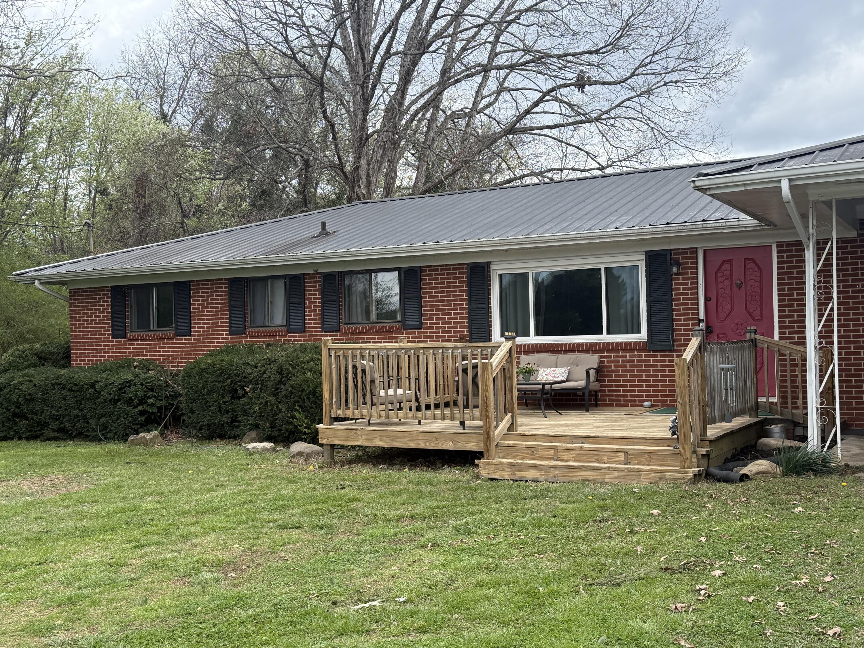 1943 Old Lafayette Road