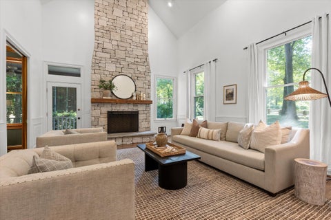 Photo of 5 Brooks Edge Lane, Signal Mountain, TN 37377 (MLS # 1541680)
