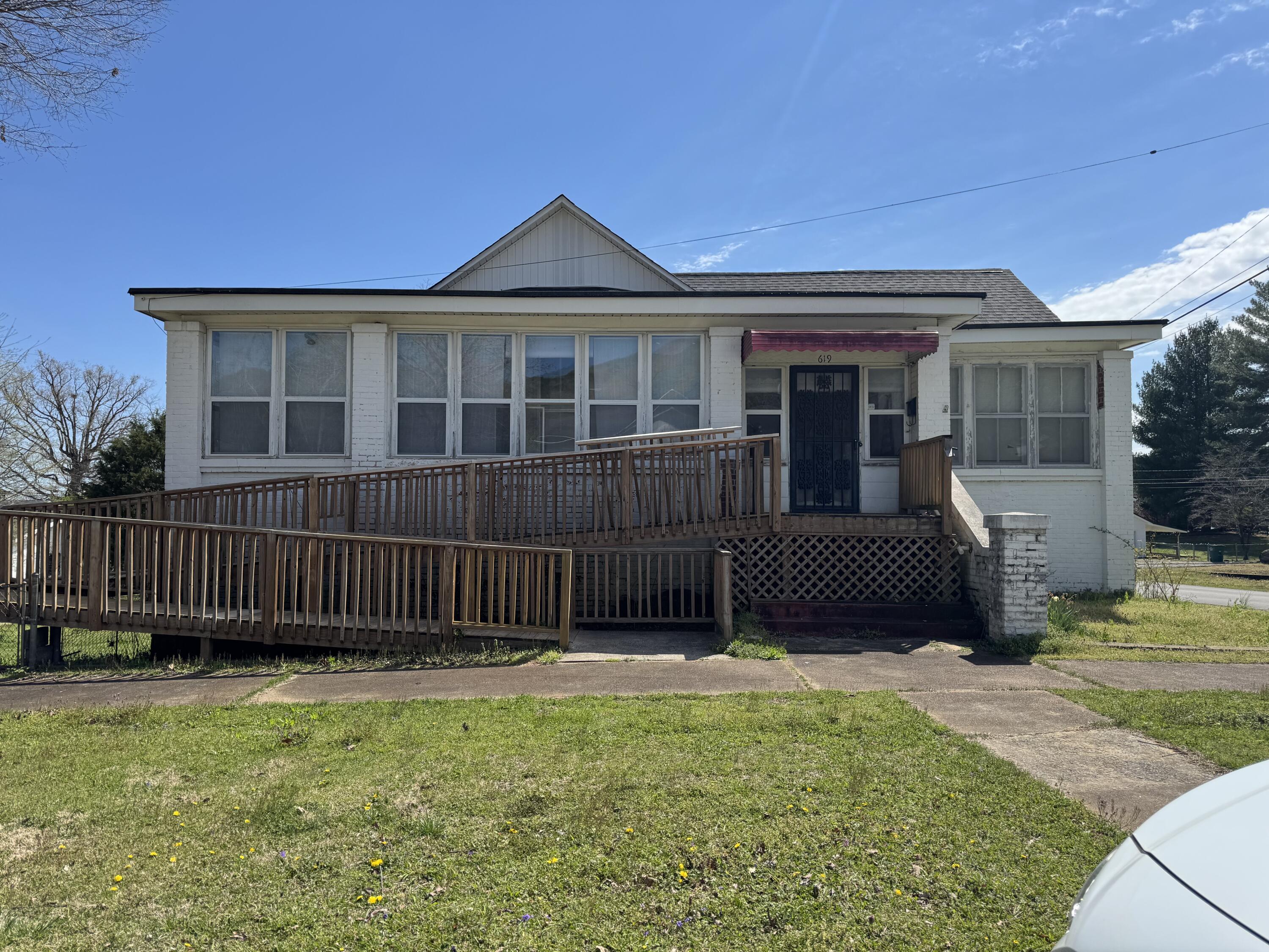 619 Holly Avenue, South Pittsburg, Tennessee image 1
