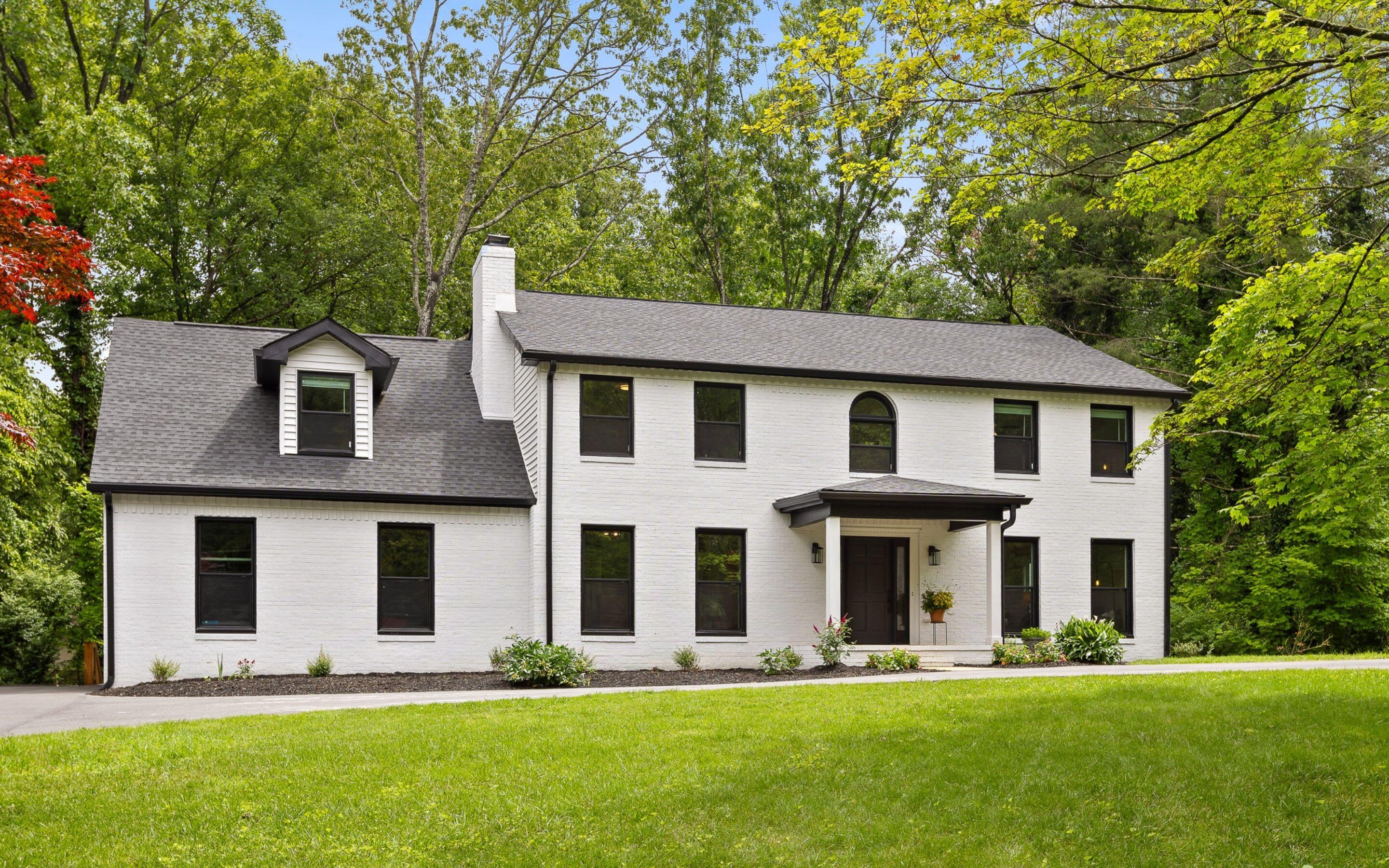 1234 Mountain Brook Circle, Signal Mountain, Tennessee image 2