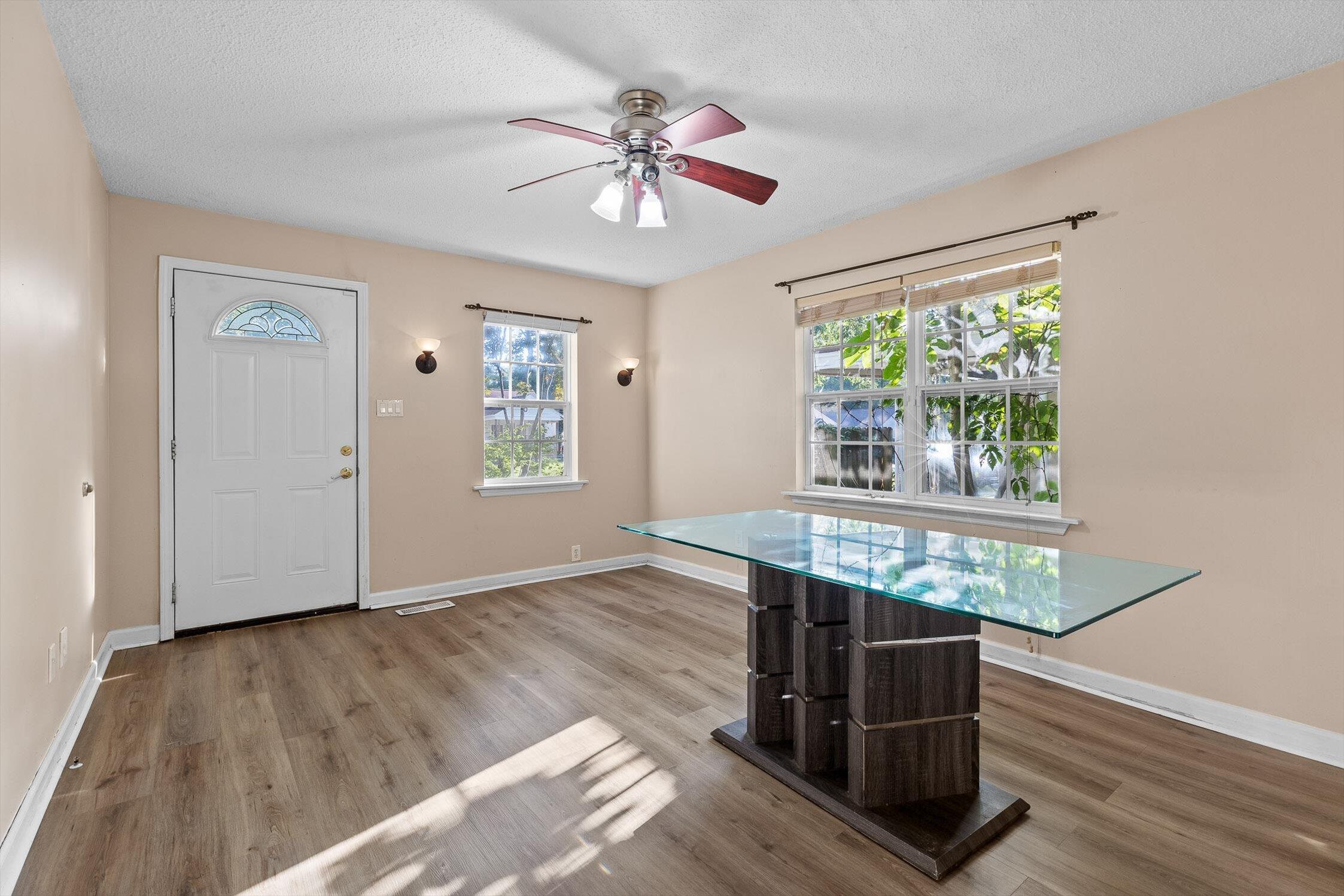 Chattanooga, Tennessee 37411, United States, 2 Bedrooms Bedrooms, ,1 BathroomBathrooms,Residential,Active,207427