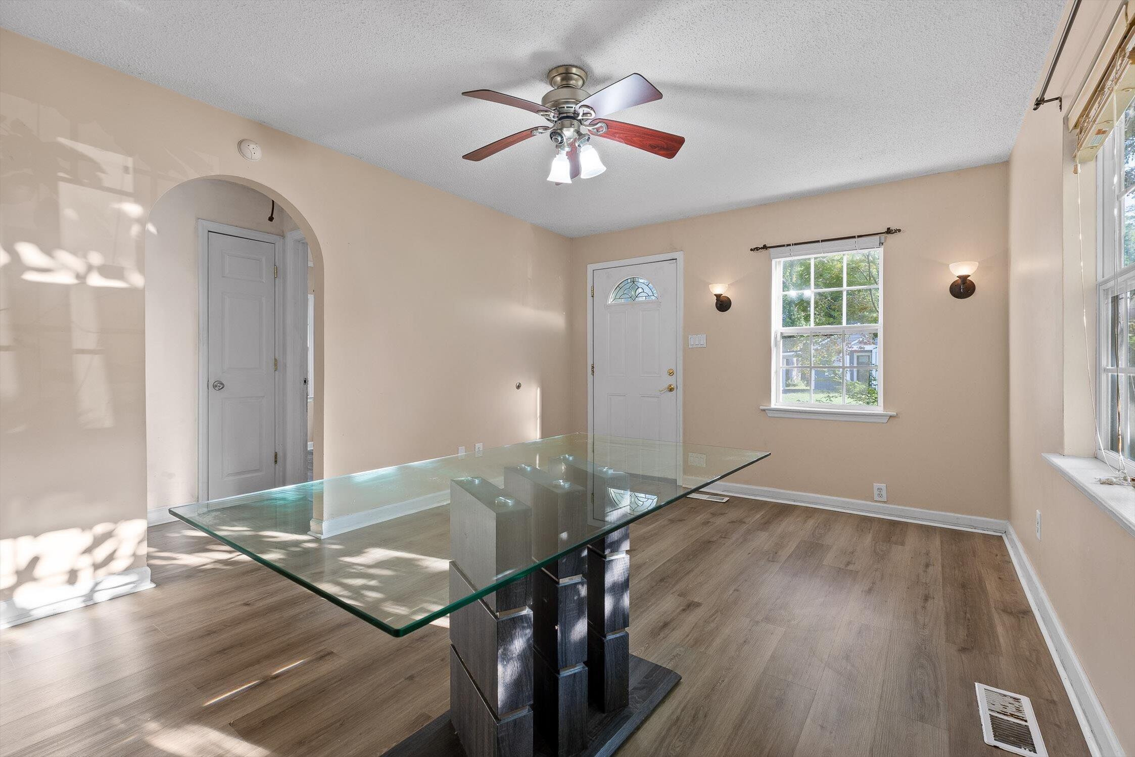 Chattanooga, Tennessee 37411, United States, 2 Bedrooms Bedrooms, ,1 BathroomBathrooms,Residential,Active,207427