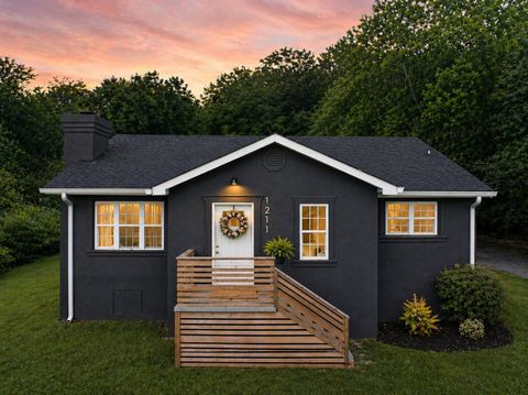 Photo of 1211 Springview Drive, Chattanooga, TN 37421 (MLS # 1534034)