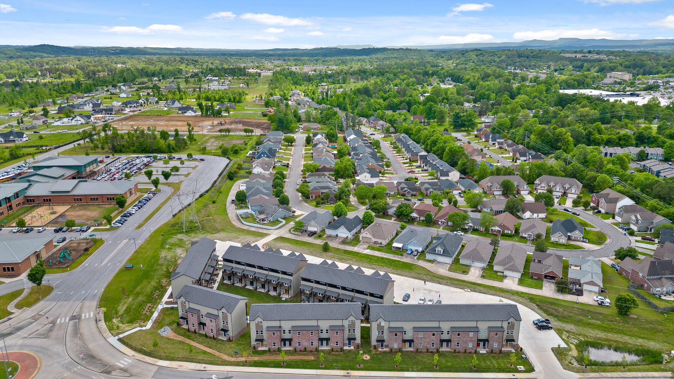 Chattanooga, Tennessee 37421, United States, 2 Bedrooms Bedrooms, ,2 BathroomsBathrooms,Residential,Contingent,6737