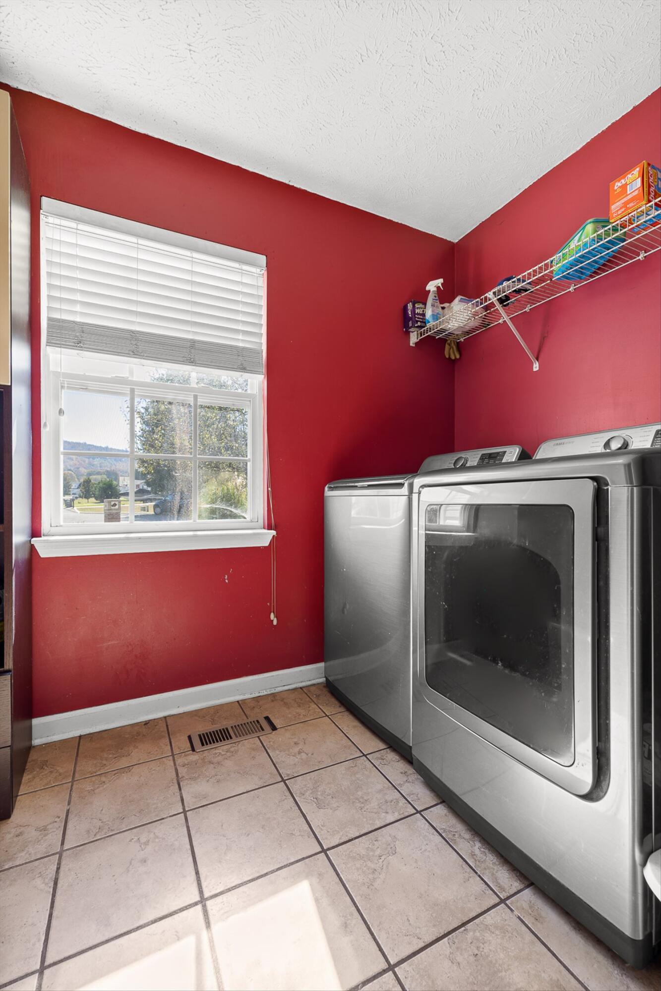 Rock Spring, Georgia 30739, United States, 3 Bedrooms Bedrooms, ,3 BathroomsBathrooms,Residential,Active,239864