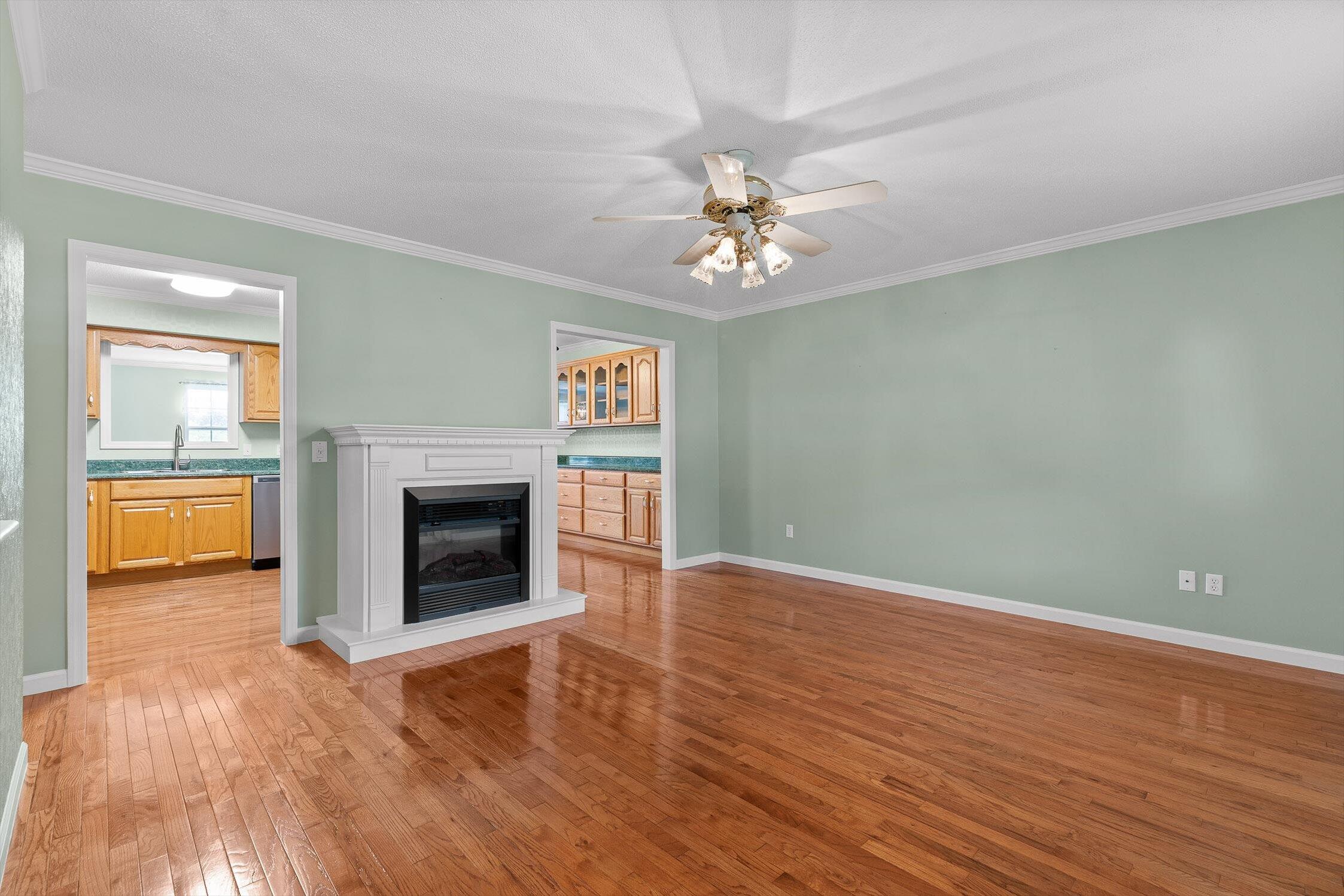 Ringgold, Georgia 30736, United States, 4 Bedrooms Bedrooms, ,4 BathroomsBathrooms,Residential,Active,83563