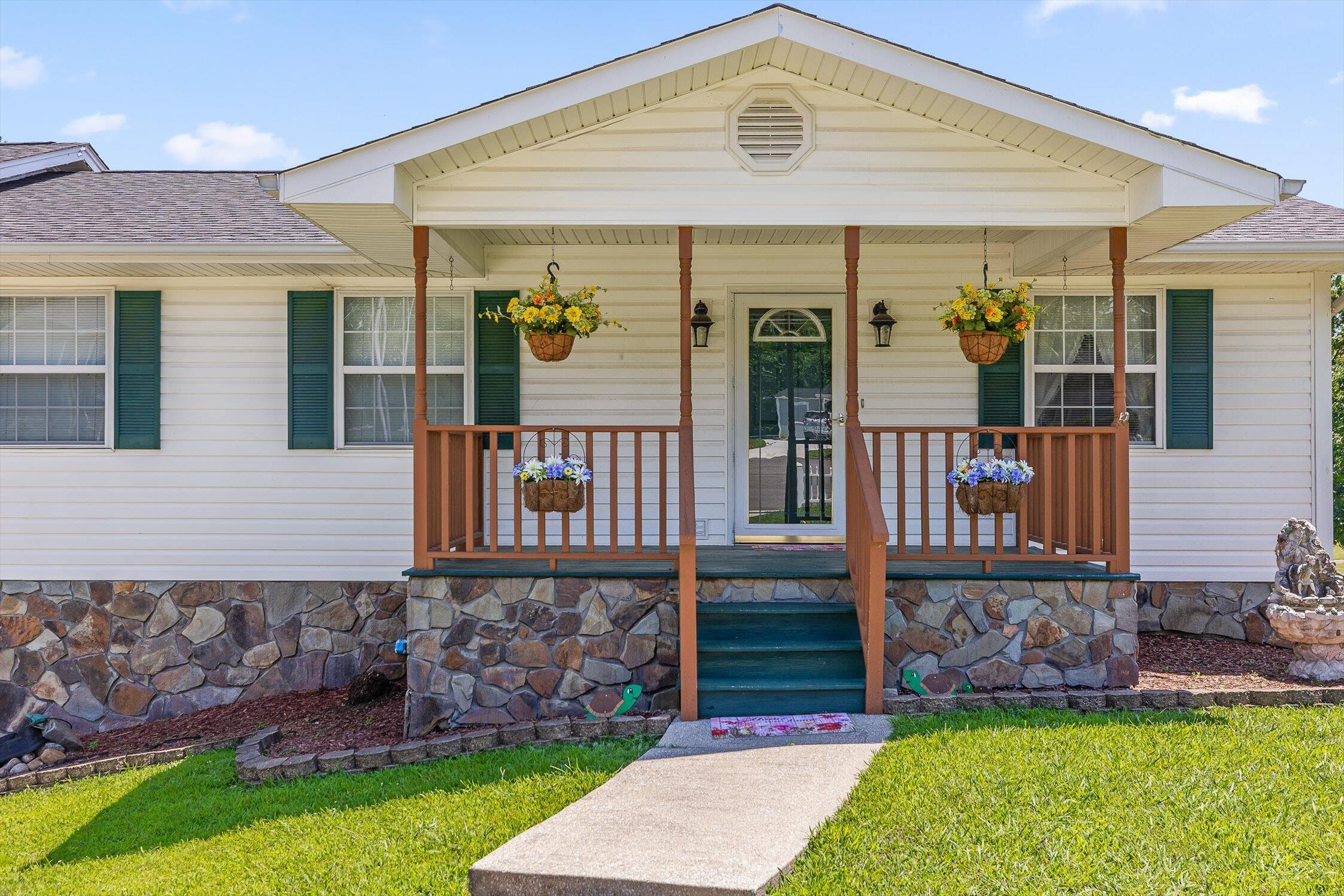 Ringgold, Georgia 30736, United States, 4 Bedrooms Bedrooms, ,4 BathroomsBathrooms,Residential,Active,83563