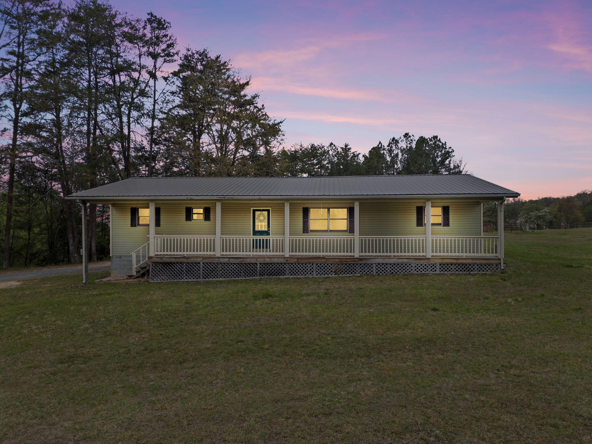 154 Potter Place Road NW