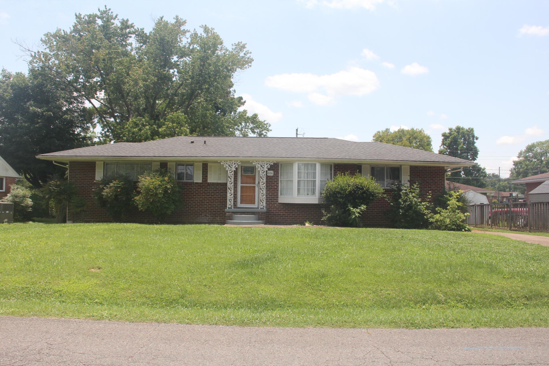 Photo 1 of 19 — 4506 Drummond Drive, Chattanooga, TN 37411