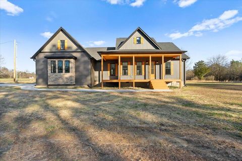 Photo of 1304 E Bowers Road NE, Dalton, GA 30721 (MLS # 1526722)