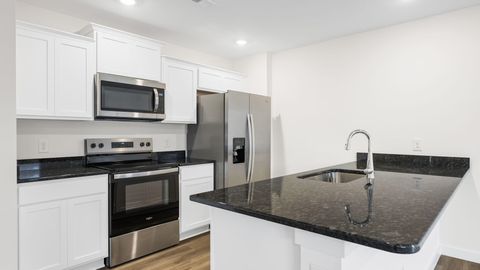 Tiny photo for 627 Fox Den Circle, Dalton, GA 30721 (MLS # 1526806)