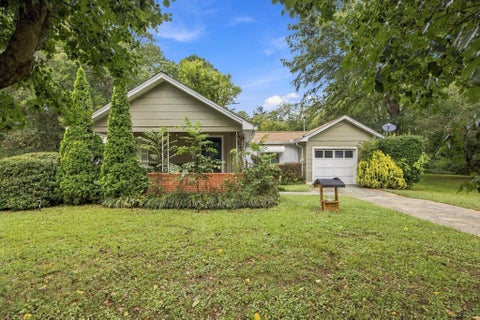 Photo of 808 S Chattanooga Street, LaFayette, GA 30728 (MLS # 1543349)