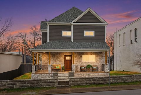 Photo of 2004 Mccallie Avenue, Chattanooga, TN 37404 (MLS # 1529220)